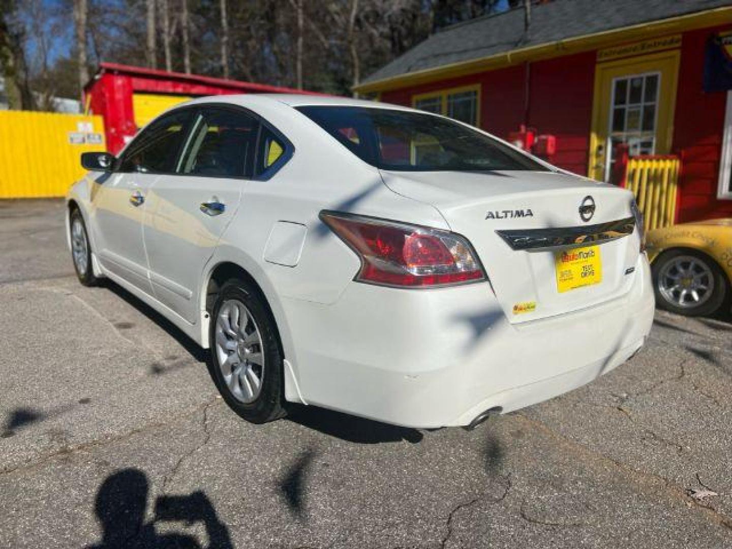 2014 White Nissan Altima 2.5 S (1N4AL3AP7EN) with an 2.5L L4 DOHC 16V engine, Continuously Variabl transmission, located at 1806 Veterans Memorial Hwy SW, Austell, GA, 30168, (770) 944-9558, 33.817959, -84.606987 - Photo#5