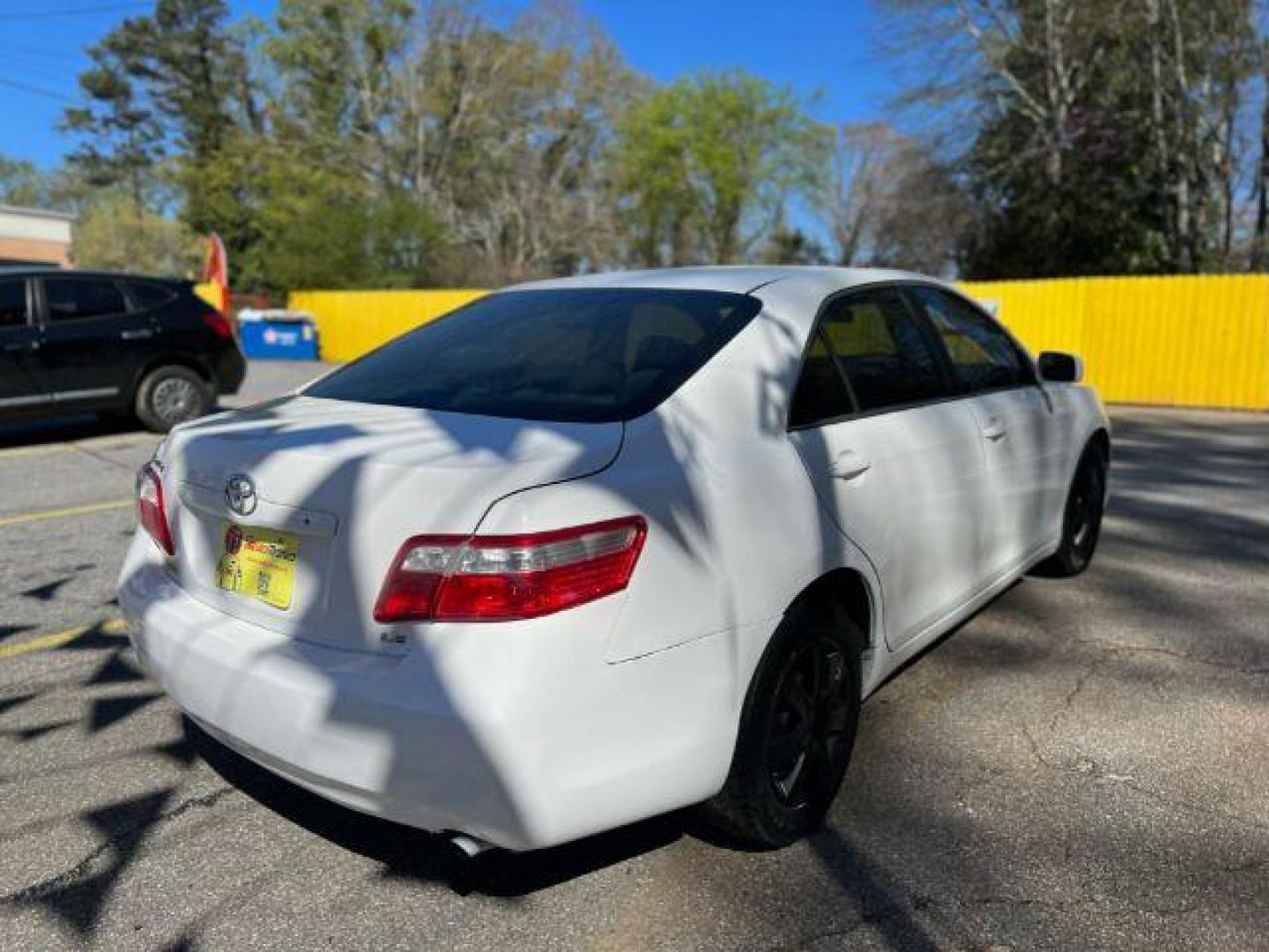 2007 White Toyota Camry LE 5-Spd AT (JTNBE46K773) with an 2.4L L4 DOHC 16V engine, 5-Speed Automatic transmission, located at 1806 Veterans Memorial Hwy SW, Austell, GA, 30168, (770) 944-9558, 33.817959, -84.606987 - Photo#3