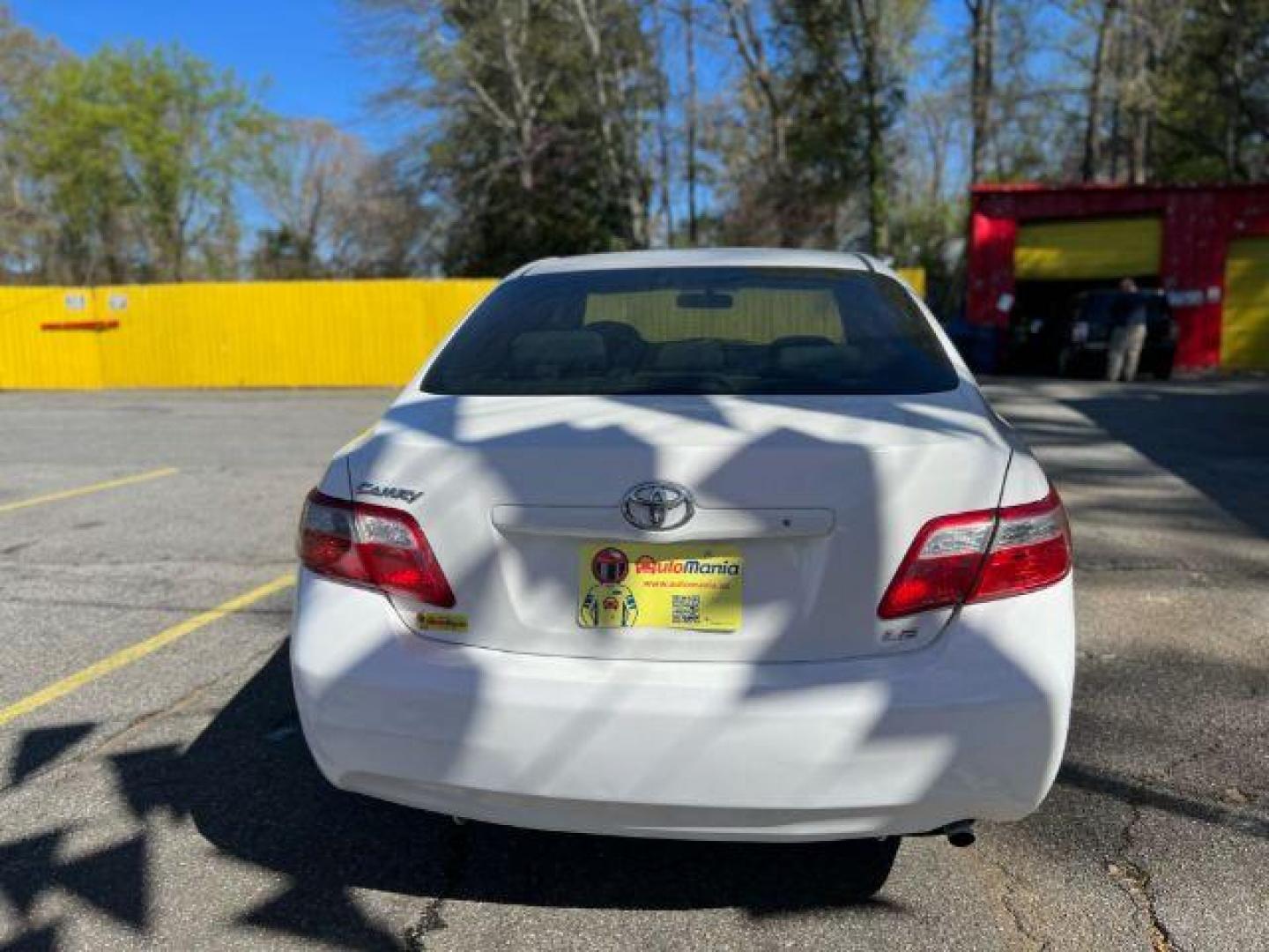 2007 White Toyota Camry LE 5-Spd AT (JTNBE46K773) with an 2.4L L4 DOHC 16V engine, 5-Speed Automatic transmission, located at 1806 Veterans Memorial Hwy SW, Austell, GA, 30168, (770) 944-9558, 33.817959, -84.606987 - Photo#4