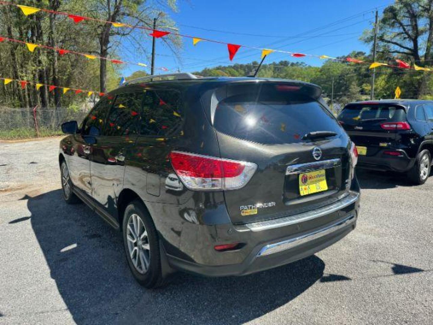 2015 Green Nissan Pathfinder SV 4WD (5N1AR2MM2FC) with an 3.5L V6 DOHC 24V engine, Continuously Variable Transmission transmission, located at 1806 Veterans Memorial Hwy SW, Austell, GA, 30168, (770) 944-9558, 33.817959, -84.606987 - Photo#4