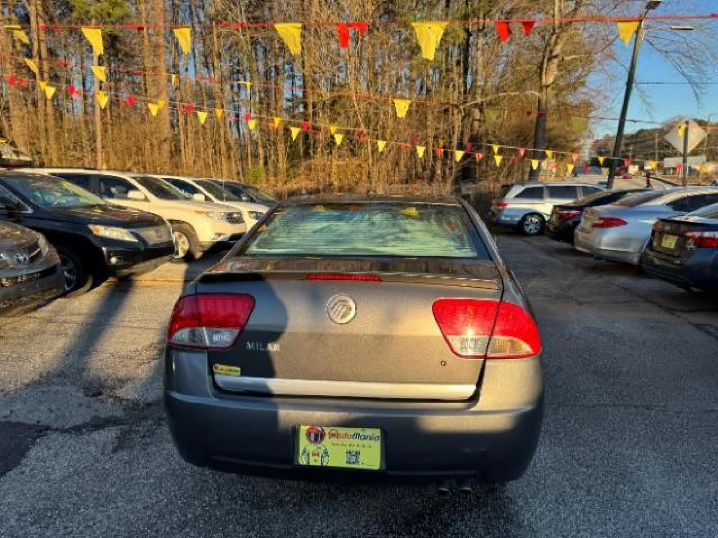 2010 Gray Mercury Milan I4 (3MEHM0HA1AR) with an 2.5L L4 DOHC 16V engine, 5-Speed Automatic transmission, located at 1806 Veterans Memorial Hwy SW, Austell, GA, 30168, (770) 944-9558, 33.817959, -84.606987 - Photo#4