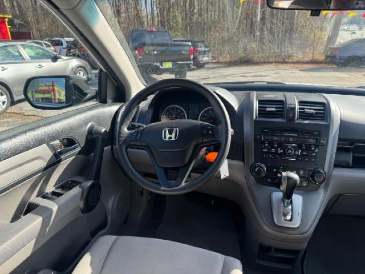 2011 White Honda CR-V SE 2WD 5-Speed AT (5J6RE3H45BL) with an 2.4L L4 DOHC 16V engine, 5-Speed Automatic transmission, located at 1806 Veterans Memorial Hwy SW, Austell, GA, 30168, (770) 944-9558, 33.817959, -84.606987 - Photo#12