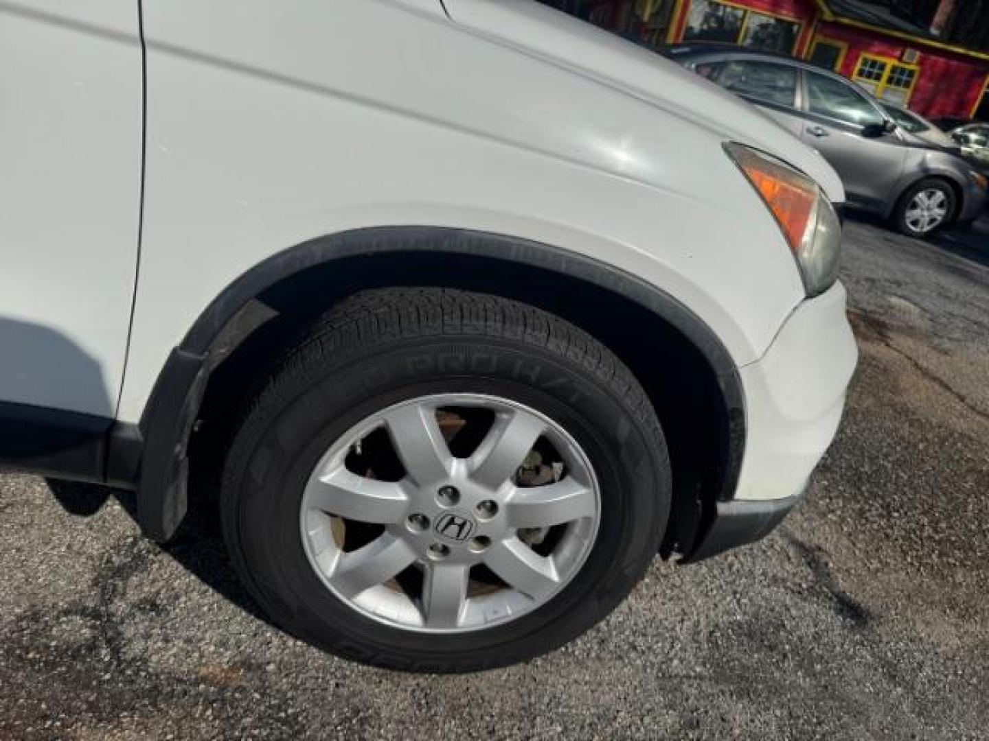 2011 White Honda CR-V SE 2WD 5-Speed AT (5J6RE3H45BL) with an 2.4L L4 DOHC 16V engine, 5-Speed Automatic transmission, located at 1806 Veterans Memorial Hwy SW, Austell, GA, 30168, (770) 944-9558, 33.817959, -84.606987 - Photo#19