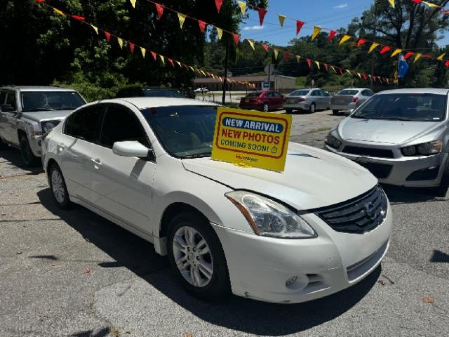 2012 White Nissan Altima 2.5 S (1N4AL2AP6CC) with an 2.5L L4 DOHC 16V engine, Continuously Variabl transmission, located at 1806 Veterans Memorial Hwy SW, Austell, GA, 30168, (770) 944-9558, 33.817959, -84.606987 - Photo#0