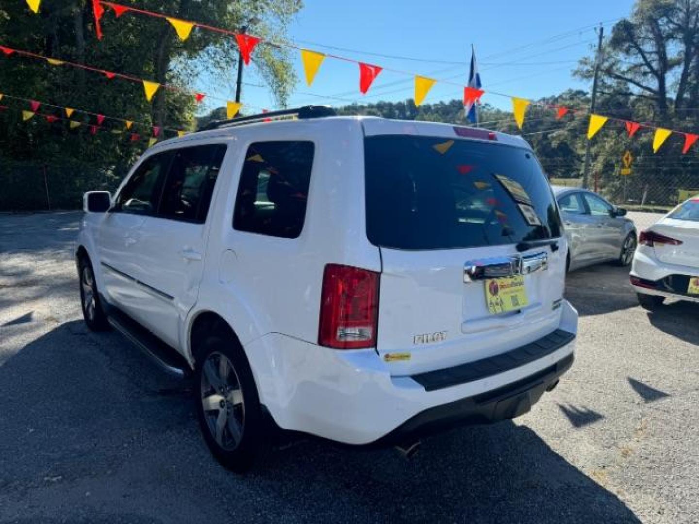 2012 White Honda Pilot Touring 4WD 5-Spd AT with DVD (5FNYF4H9XCB) with an 3.5L V6 SOHC 24V engine, 5-Speed Automatic transmission, located at 1806 Veterans Memorial Hwy SW, Austell, GA, 30168, (770) 944-9558, 33.817959, -84.606987 - Photo#5