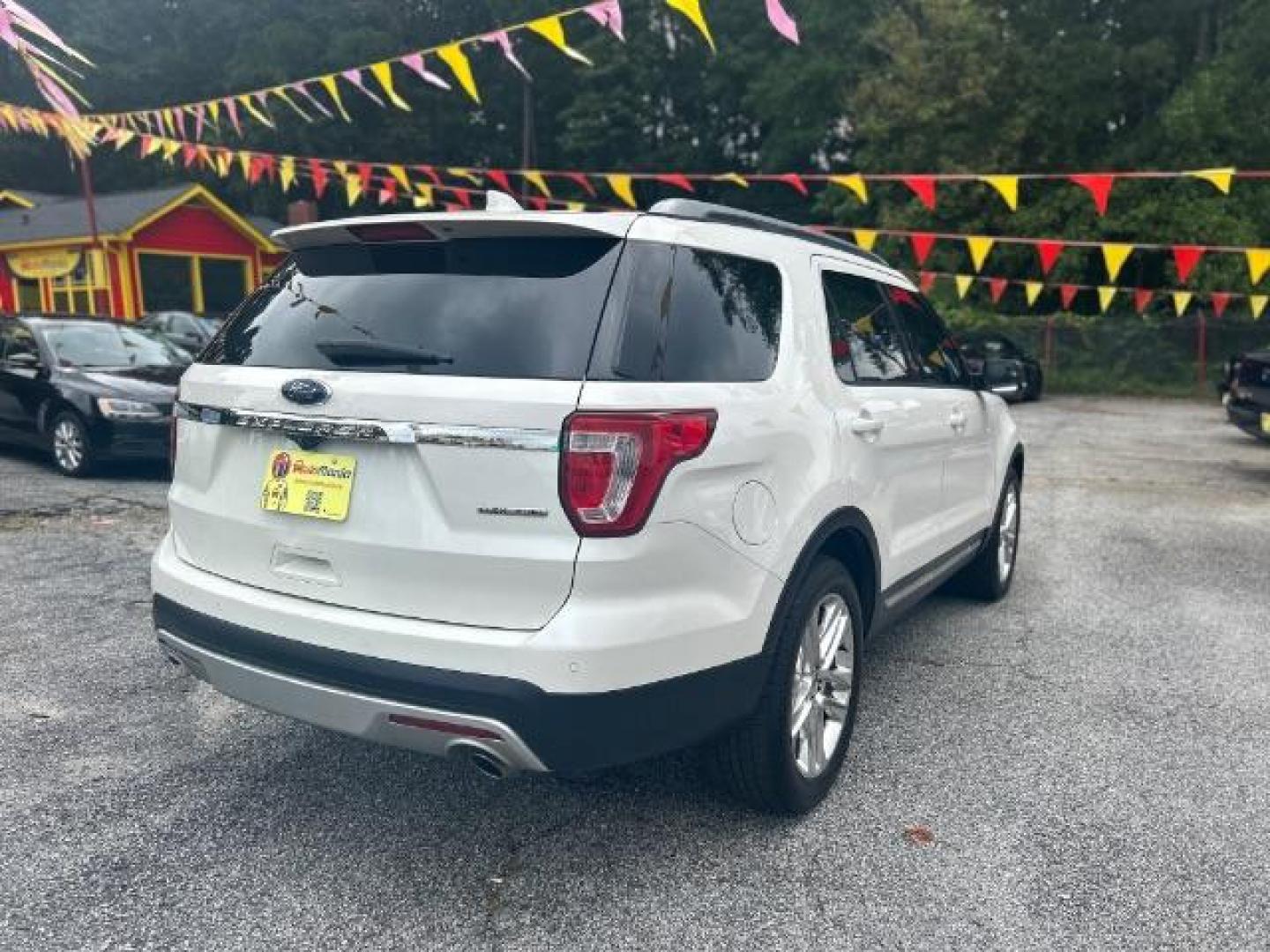2016 White Ford Explorer XLT FWD (1FM5K7D80GG) with an 3.5L V6 DOHC 24V engine, 6-Speed Automatic transmission, located at 1806 Veterans Memorial Hwy SW, Austell, GA, 30168, (770) 944-9558, 33.817959, -84.606987 - Photo#3