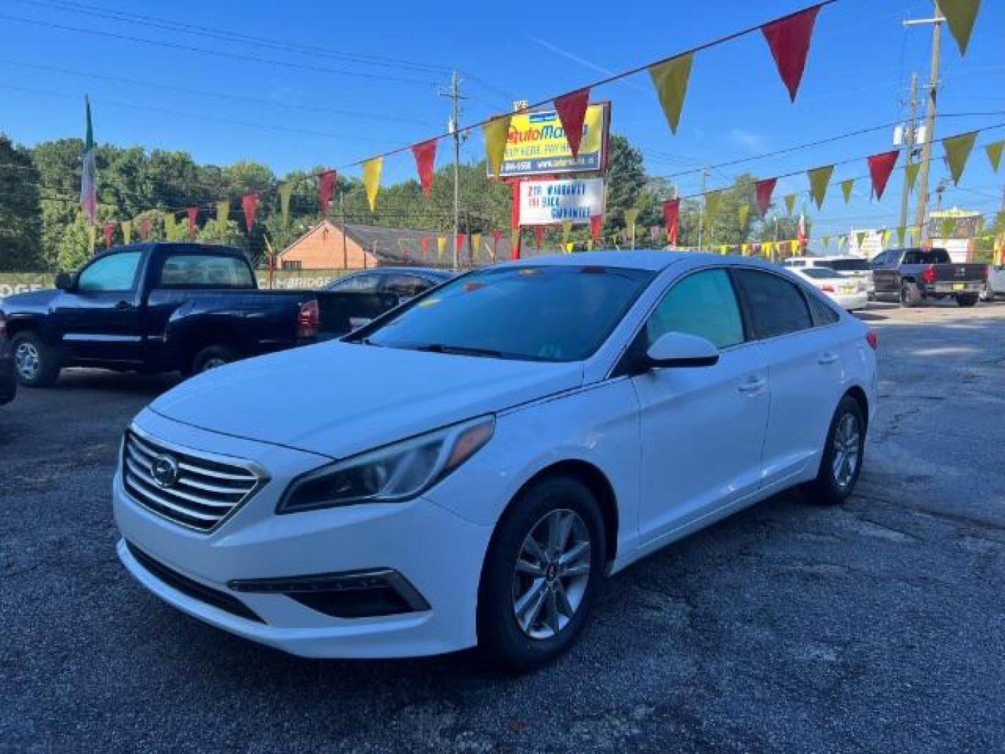 2015 White Hyundai Sonata SE (5NPE24AF8FH) with an 2.4L L4 DOHC 16V engine, 7-Speed Automatic transmission, located at 1806 Veterans Memorial Hwy SW, Austell, GA, 30168, (770) 944-9558, 33.817959, -84.606987 - Photo#0