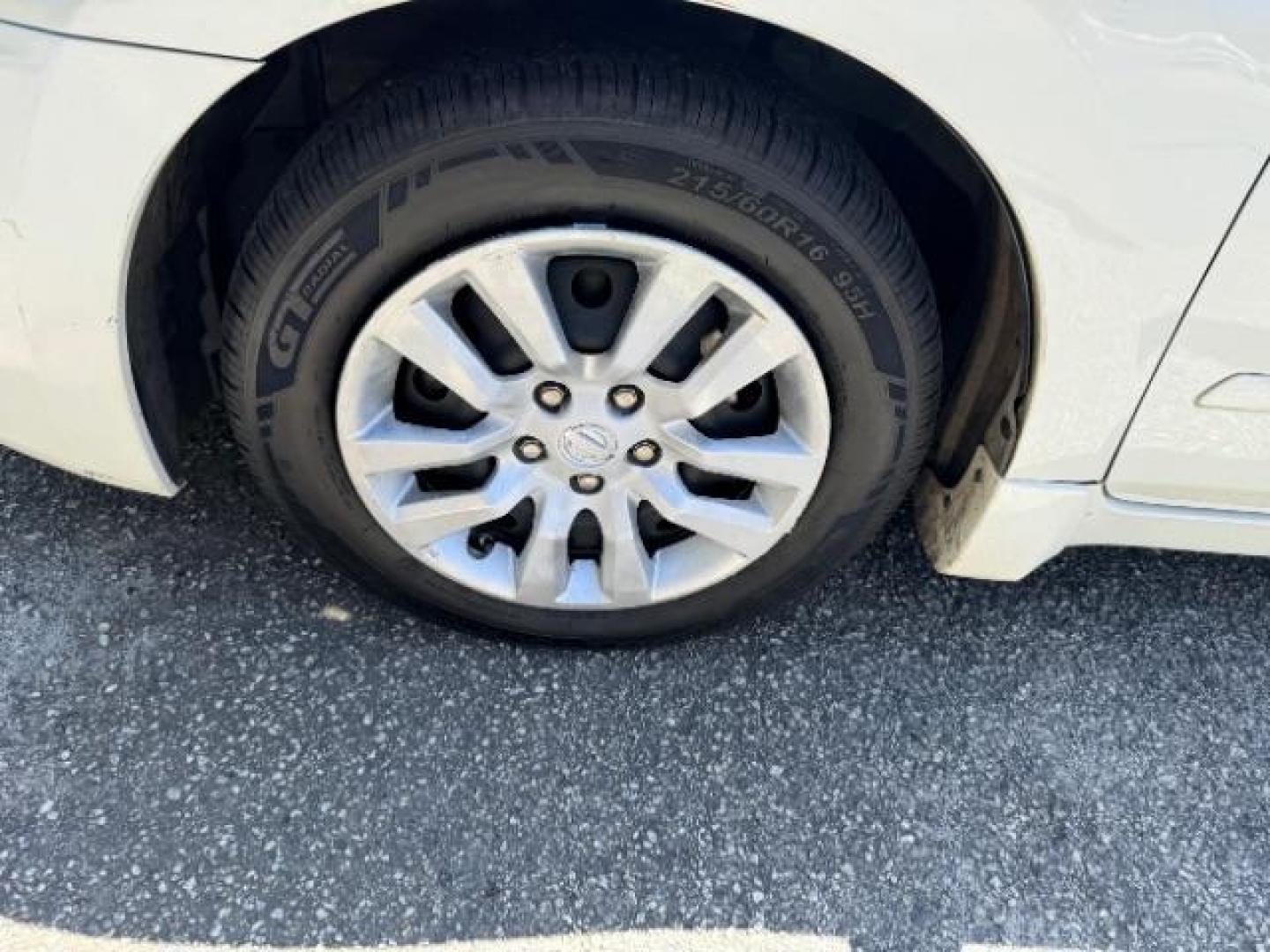 2012 White Nissan Altima 2.5 S (1N4AL2AP4CC) with an 2.5L L4 DOHC 16V engine, Continuously Variable Transmission transmission, located at 1806 Veterans Memorial Hwy SW, Austell, GA, 30168, (770) 944-9558, 33.817959, -84.606987 - Photo#18