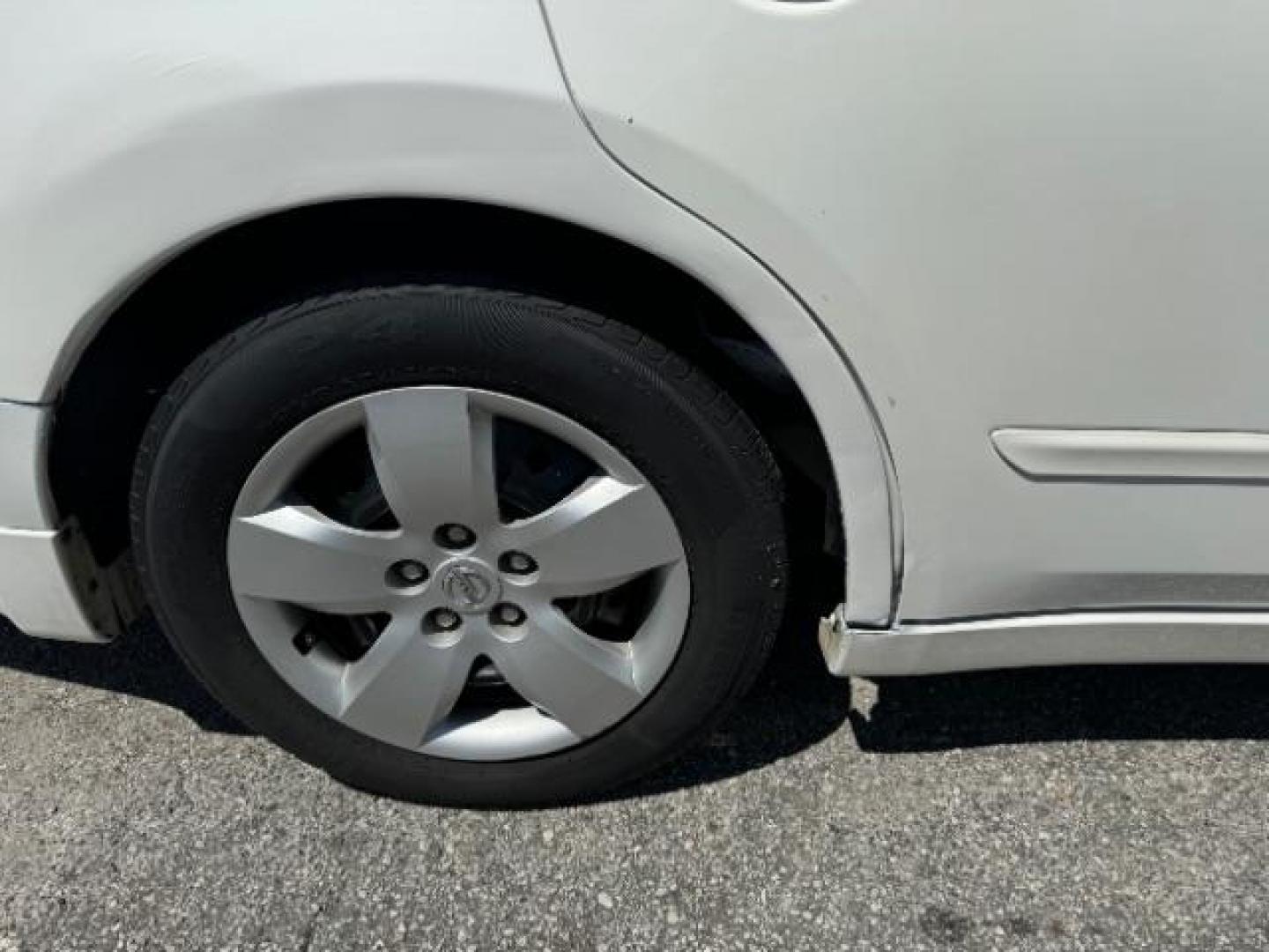 2012 White Nissan Altima 2.5 S (1N4AL2AP4CC) with an 2.5L L4 DOHC 16V engine, Continuously Variable Transmission transmission, located at 1806 Veterans Memorial Hwy SW, Austell, GA, 30168, (770) 944-9558, 33.817959, -84.606987 - Photo#20