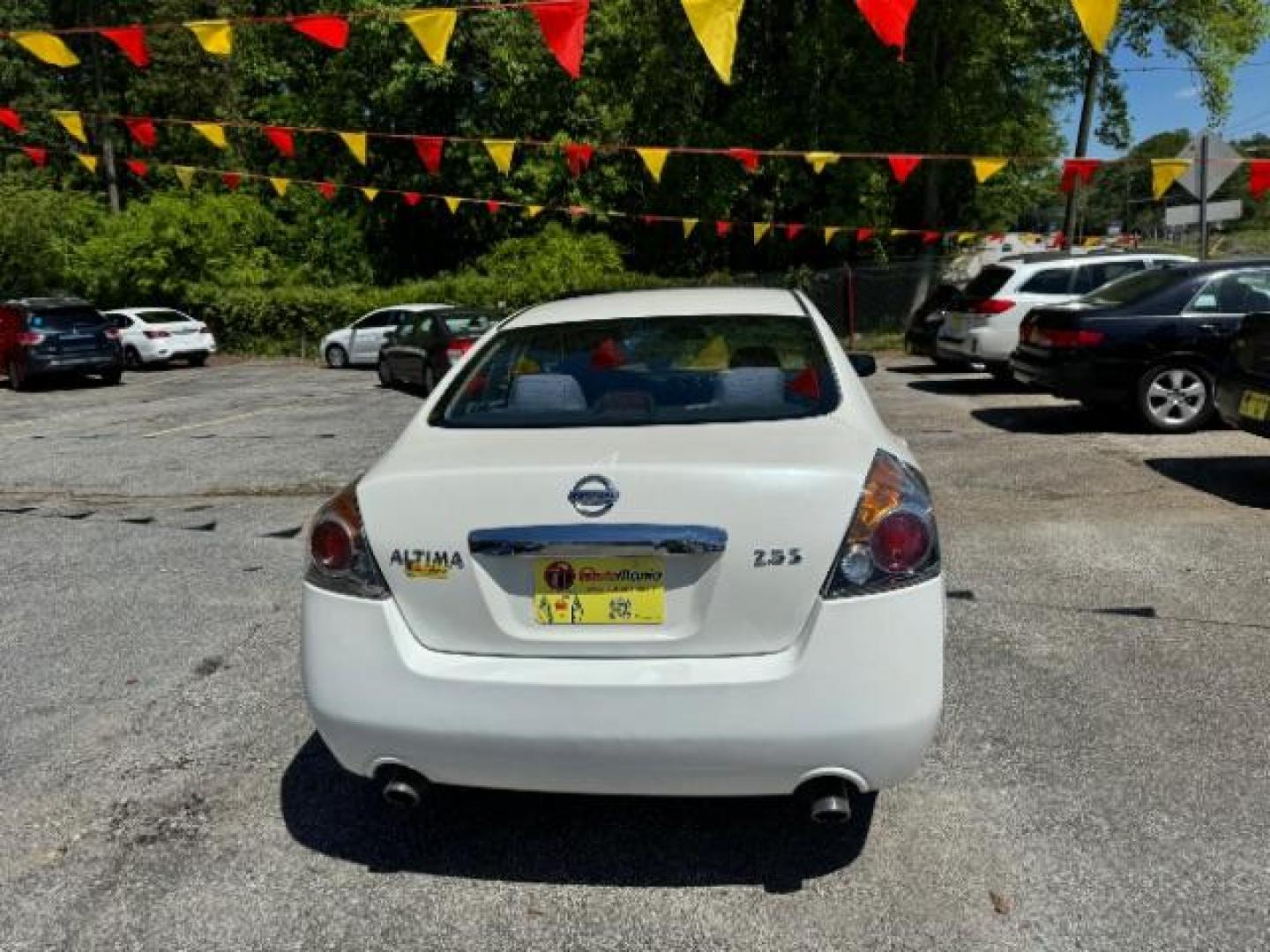 2012 White Nissan Altima 2.5 S (1N4AL2AP4CC) with an 2.5L L4 DOHC 16V engine, Continuously Variable Transmission transmission, located at 1806 Veterans Memorial Hwy SW, Austell, GA, 30168, (770) 944-9558, 33.817959, -84.606987 - Photo#4