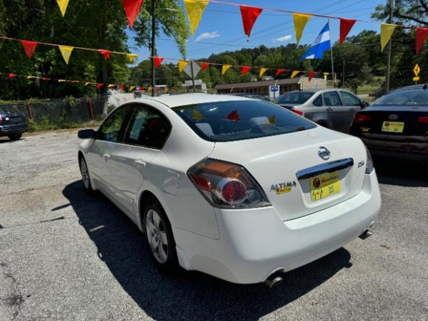 2012 White Nissan Altima 2.5 S (1N4AL2AP4CC) with an 2.5L L4 DOHC 16V engine, Continuously Variable Transmission transmission, located at 1806 Veterans Memorial Hwy SW, Austell, GA, 30168, (770) 944-9558, 33.817959, -84.606987 - Photo#5