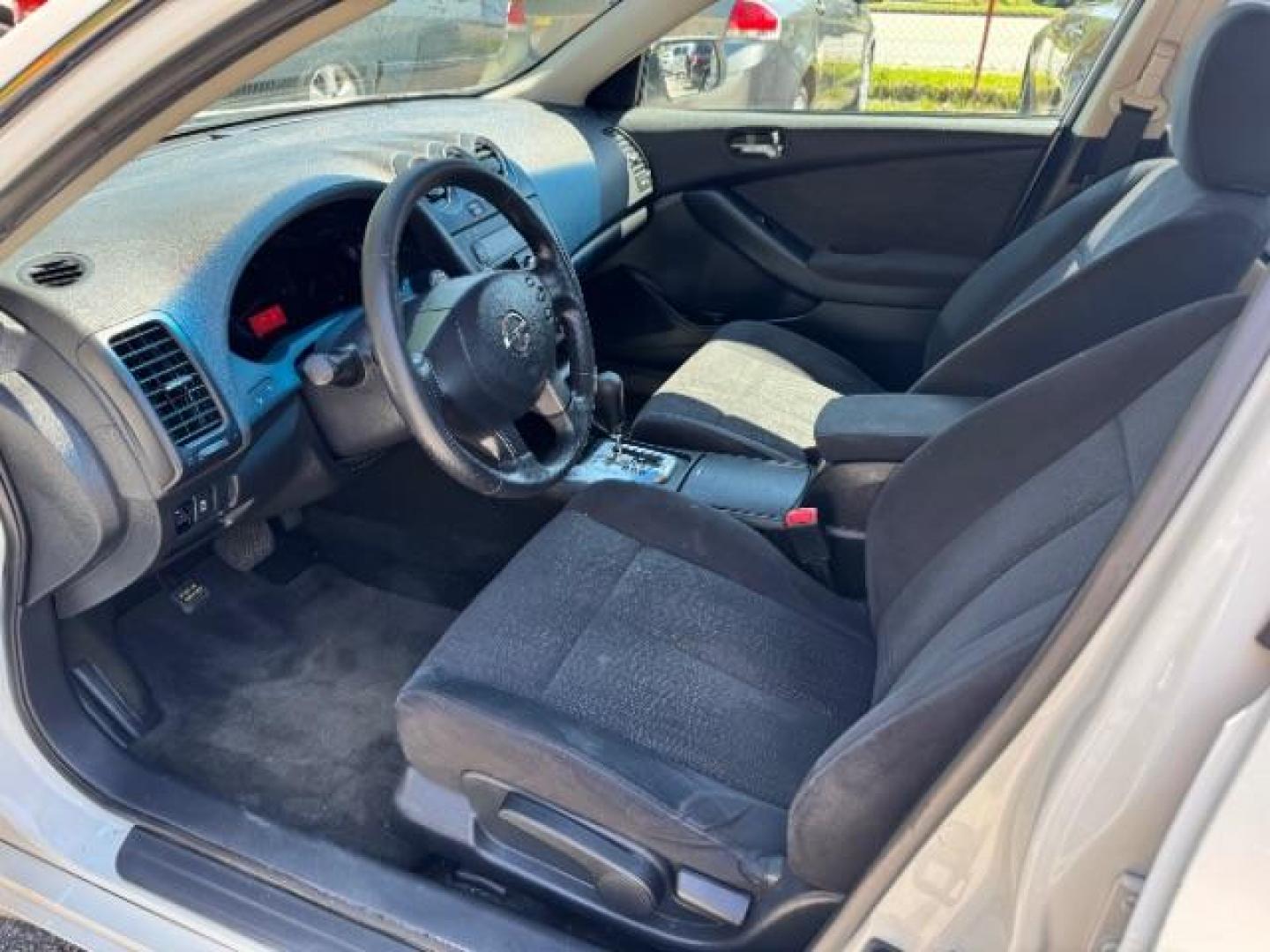 2012 White Nissan Altima 2.5 S (1N4AL2AP4CC) with an 2.5L L4 DOHC 16V engine, Continuously Variable Transmission transmission, located at 1806 Veterans Memorial Hwy SW, Austell, GA, 30168, (770) 944-9558, 33.817959, -84.606987 - Photo#6