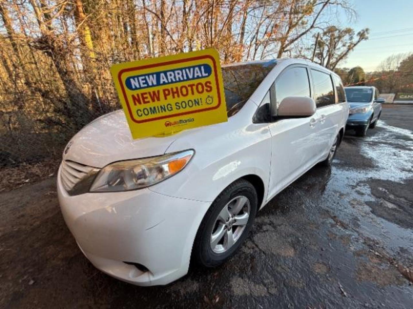 2016 White Toyota Sienna LE FWD 8-Passenger V6 (5TDKK3DC3GS) with an 3.5L V6 EFI DOHC 24V engine, 5-Speed Automatic transmission, located at 1806 Veterans Memorial Hwy SW, Austell, GA, 30168, (770) 944-9558, 33.817959, -84.606987 - Photo#0