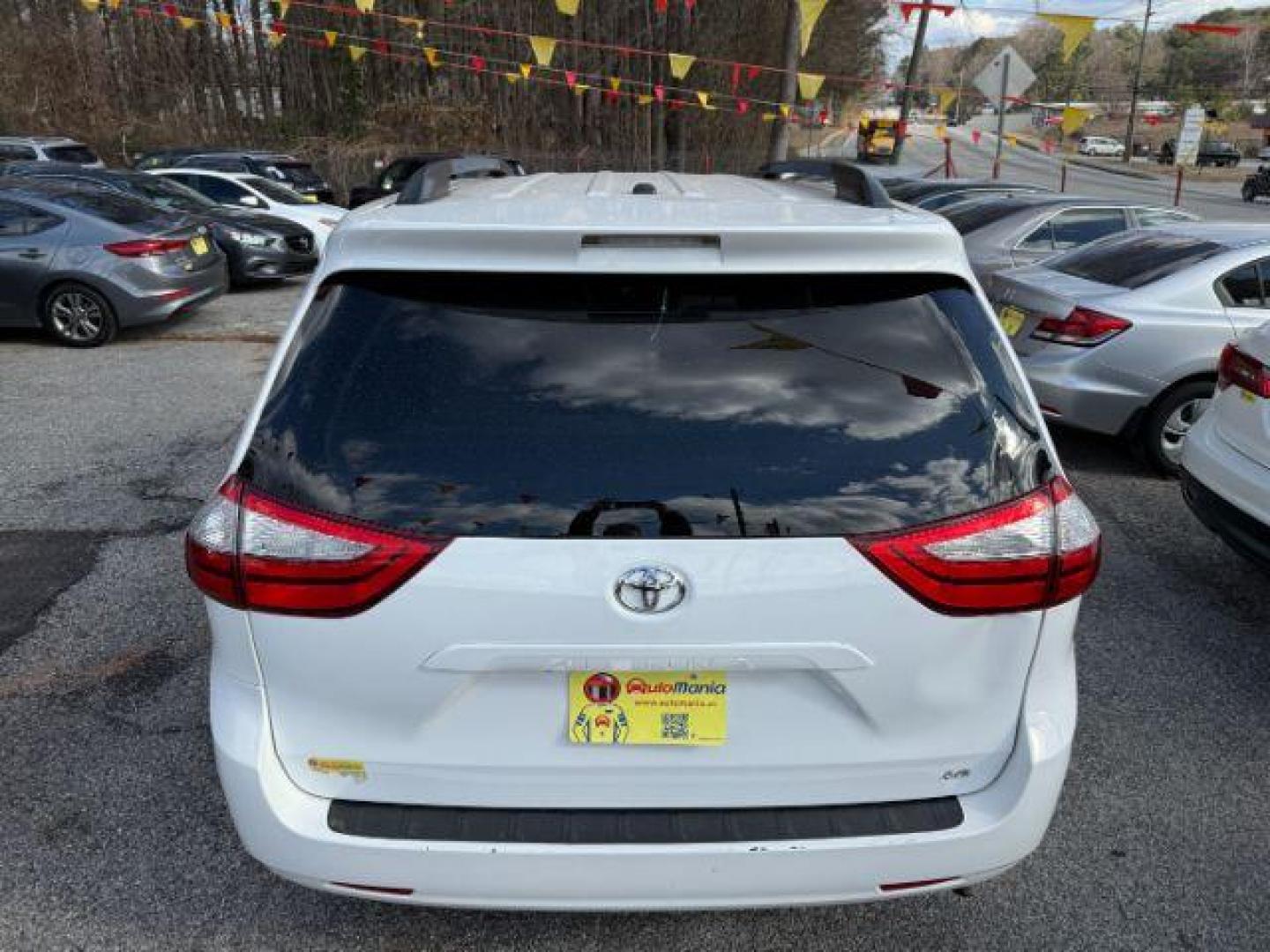 2016 White Toyota Sienna LE FWD 8-Passenger V6 (5TDKK3DC3GS) with an 3.5L V6 EFI DOHC 24V engine, 5-Speed Automatic transmission, located at 1806 Veterans Memorial Hwy SW, Austell, GA, 30168, (770) 944-9558, 33.817959, -84.606987 - Photo#4