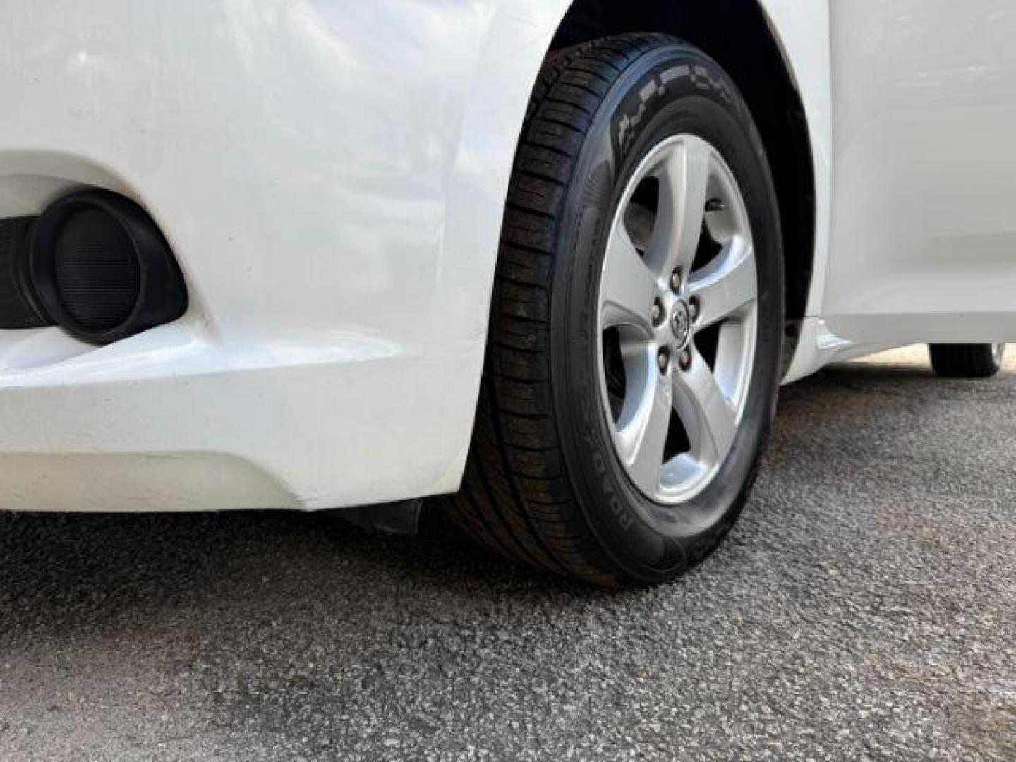 2016 White Toyota Sienna LE FWD 8-Passenger V6 (5TDKK3DC3GS) with an 3.5L V6 EFI DOHC 24V engine, 5-Speed Automatic transmission, located at 1806 Veterans Memorial Hwy SW, Austell, GA, 30168, (770) 944-9558, 33.817959, -84.606987 - Photo#21