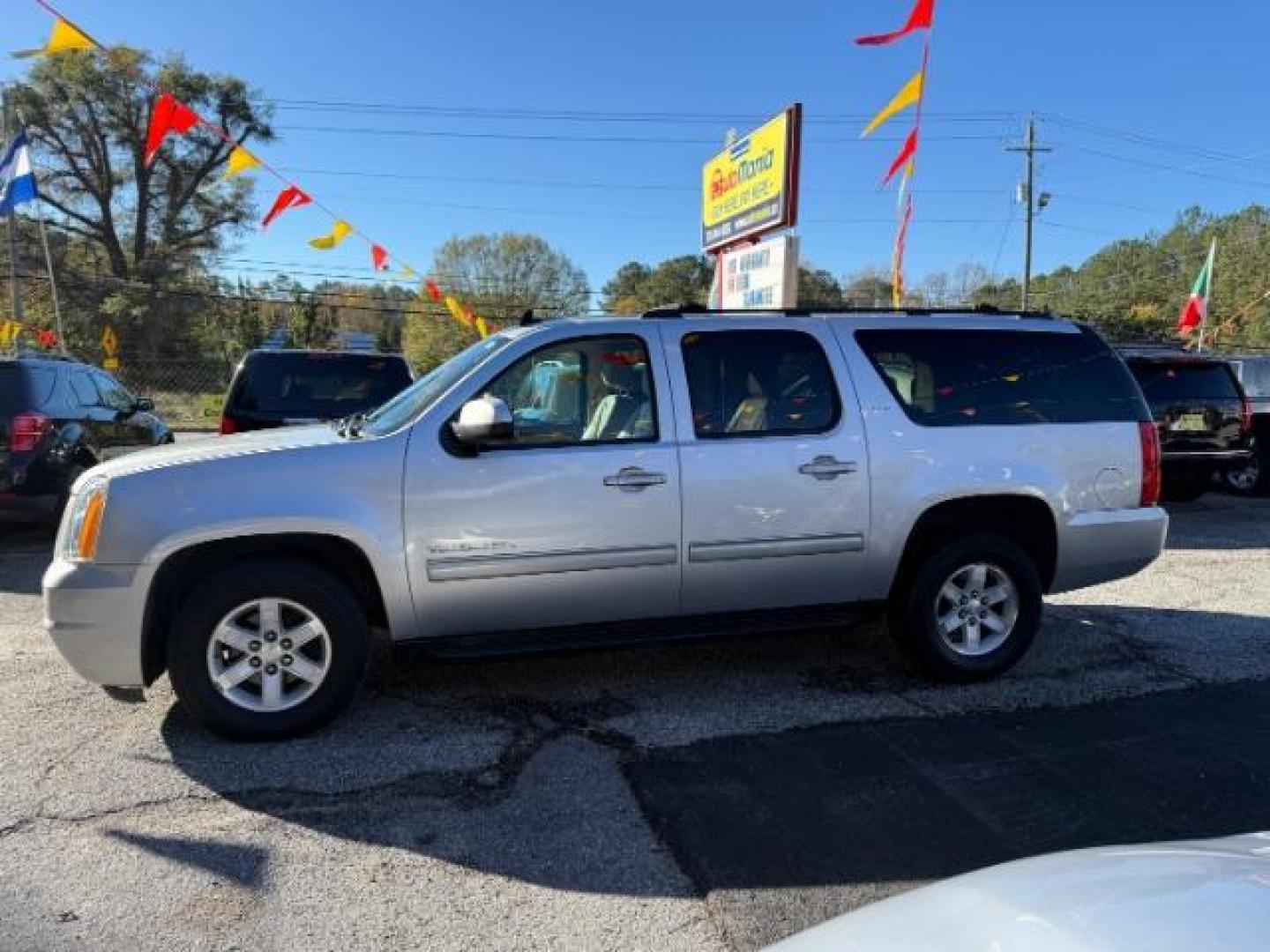 2014 Gray GMC Yukon XL SLT 1/2 Ton 2WD (1GKS1KE01ER) with an 5.3L V8 OHV 16V FFV engine, 6-Speed Automatic transmission, located at 1806 Veterans Memorial Hwy SW, Austell, GA, 30168, (770) 944-9558, 33.817959, -84.606987 - Photo#3