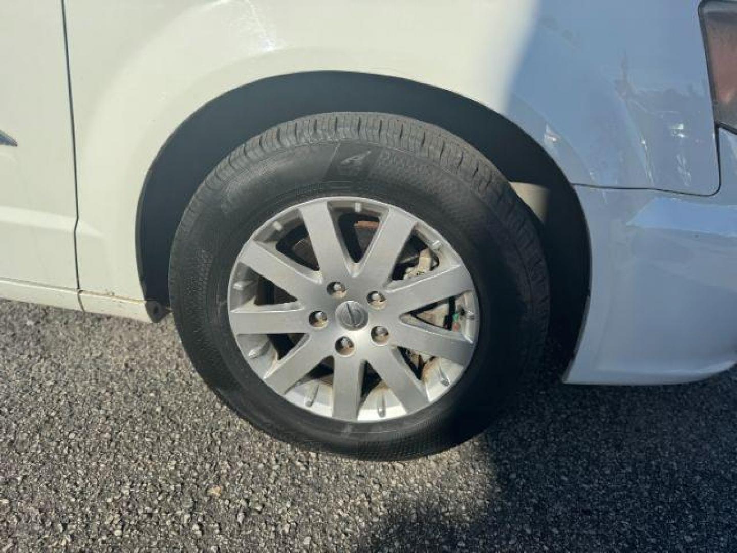 2014 White Chrysler Town and Country Touring (2C4RC1BG8ER) with an 3.6L V6 DOHC 24V engine, 6-Speed Automatic transmission, located at 1806 Veterans Memorial Hwy SW, Austell, GA, 30168, (770) 944-9558, 33.817959, -84.606987 - Photo#16