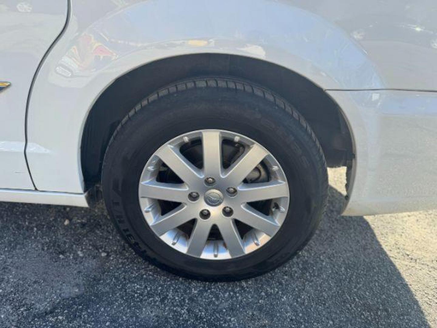 2014 White Chrysler Town and Country Touring (2C4RC1BG8ER) with an 3.6L V6 DOHC 24V engine, 6-Speed Automatic transmission, located at 1806 Veterans Memorial Hwy SW, Austell, GA, 30168, (770) 944-9558, 33.817959, -84.606987 - Photo#18