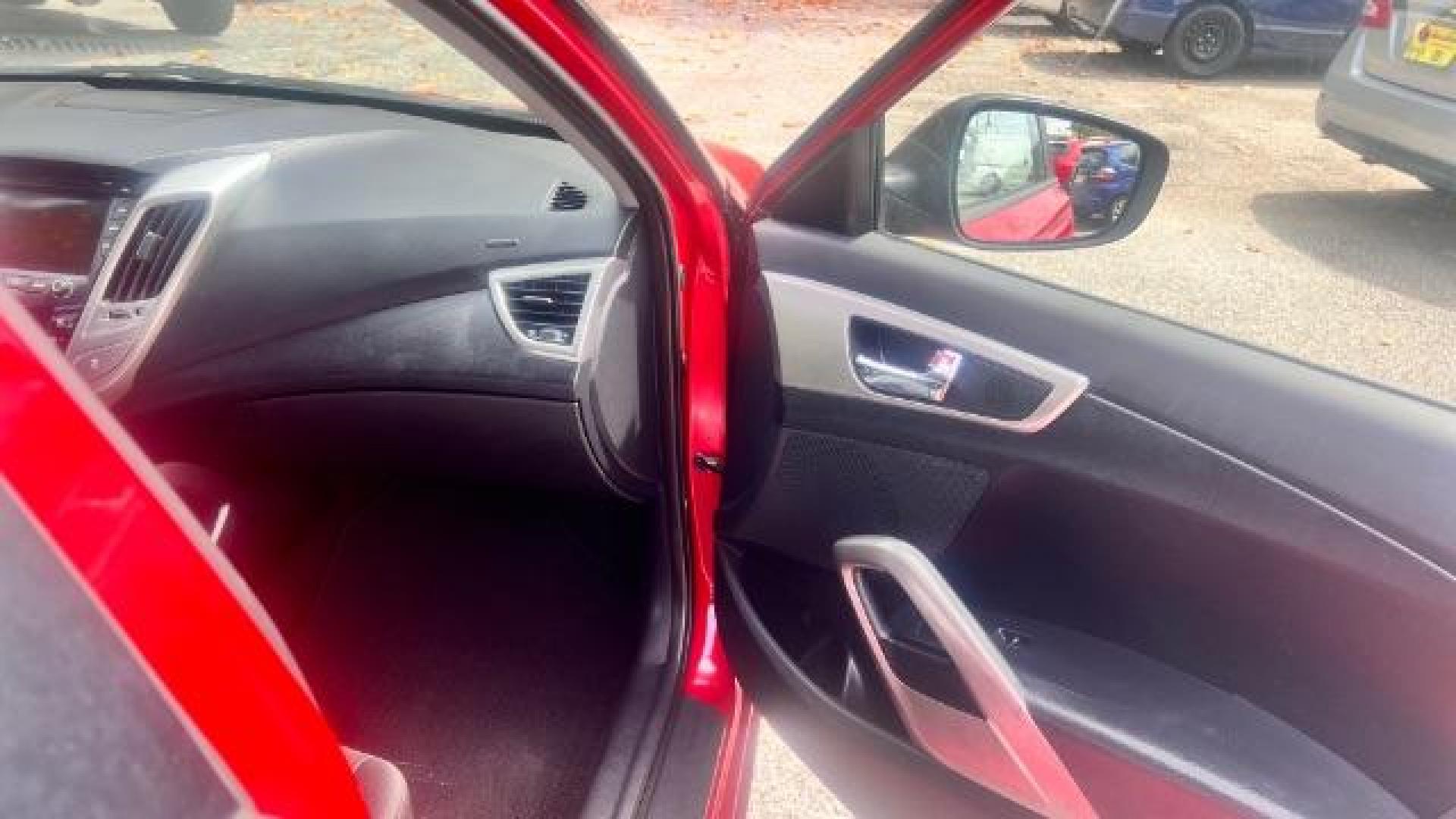 2013 Red Hyundai Veloster Base (KMHTC6ADXDU) with an 1.6L L4 DOHC 16V engine, 6-Speed Automatic transmission, located at 1806 Veterans Memorial Hwy SW, Austell, GA, 30168, (770) 944-9558, 33.817959, -84.606987 - Photo#8