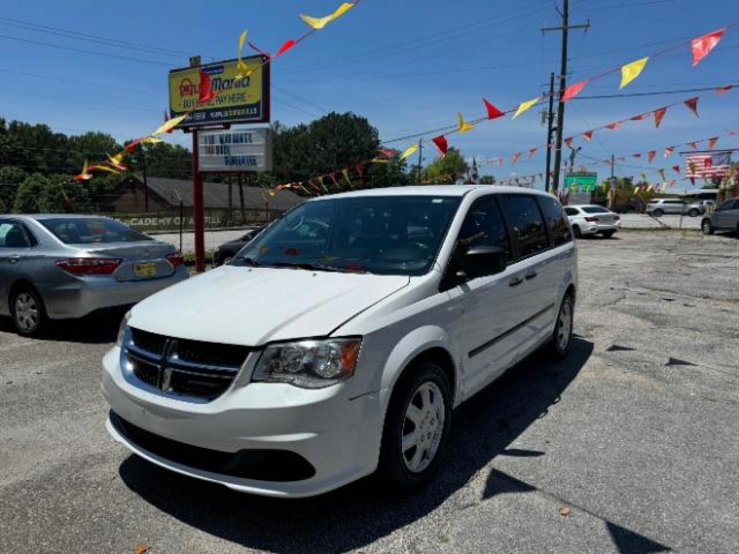 2015 White Dodge Grand Caravan SE (2C4RDGBG4FR) with an 3.6L V6 DOHC 24V engine, 6-Speed Automatic transmission, located at 1806 Veterans Memorial Hwy SW, Austell, GA, 30168, (770) 944-9558, 33.817959, -84.606987 - Photo#0