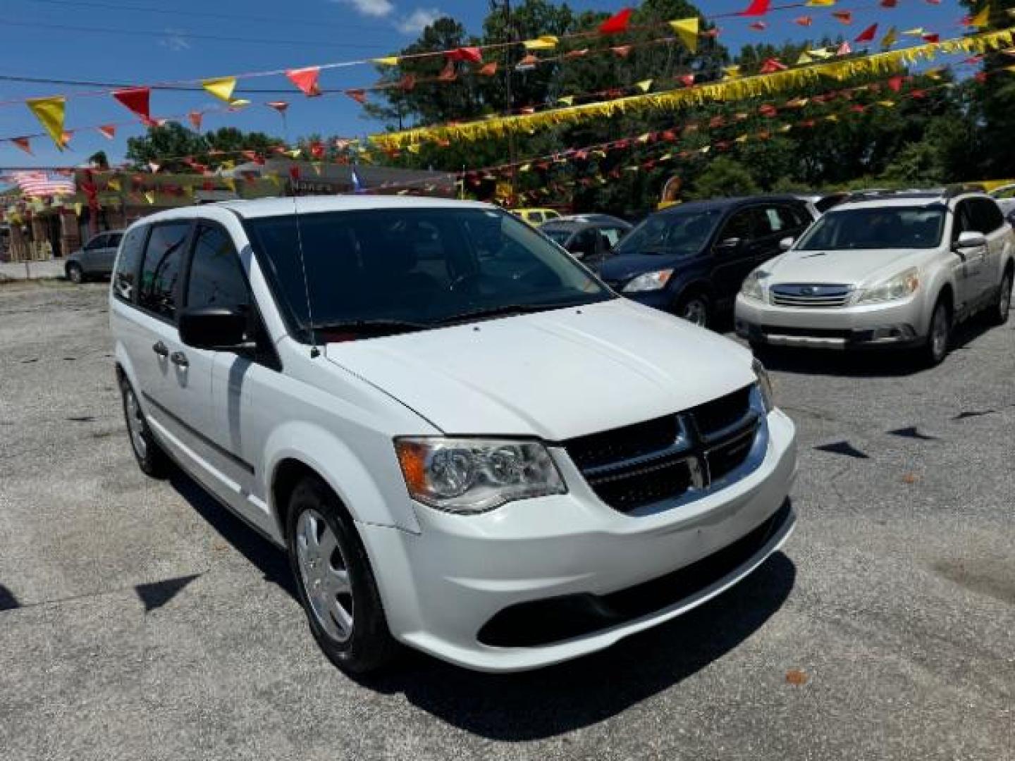 2015 White Dodge Grand Caravan SE (2C4RDGBG4FR) with an 3.6L V6 DOHC 24V engine, 6-Speed Automatic transmission, located at 1806 Veterans Memorial Hwy SW, Austell, GA, 30168, (770) 944-9558, 33.817959, -84.606987 - Photo#2
