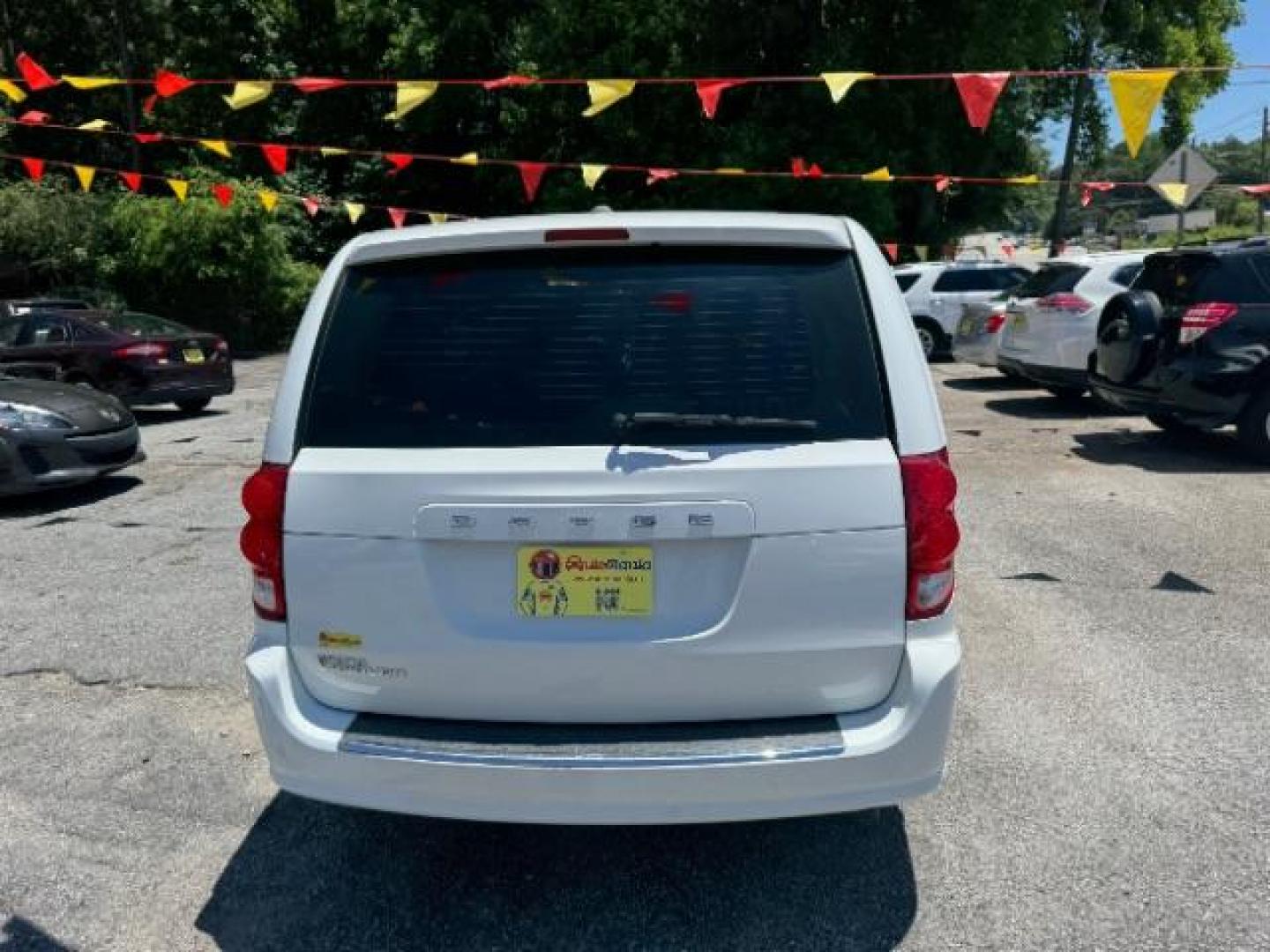 2015 White Dodge Grand Caravan SE (2C4RDGBG4FR) with an 3.6L V6 DOHC 24V engine, 6-Speed Automatic transmission, located at 1806 Veterans Memorial Hwy SW, Austell, GA, 30168, (770) 944-9558, 33.817959, -84.606987 - Photo#3