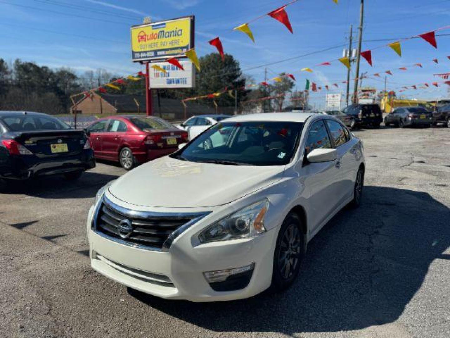 2015 White Nissan Altima 2.5 (1N4AL3AP3FC) with an 2.5L L4 DOHC 16V engine, Continuously Variable Transmission transmission, located at 1806 Veterans Memorial Hwy SW, Austell, GA, 30168, (770) 944-9558, 33.817959, -84.606987 - Photo#0