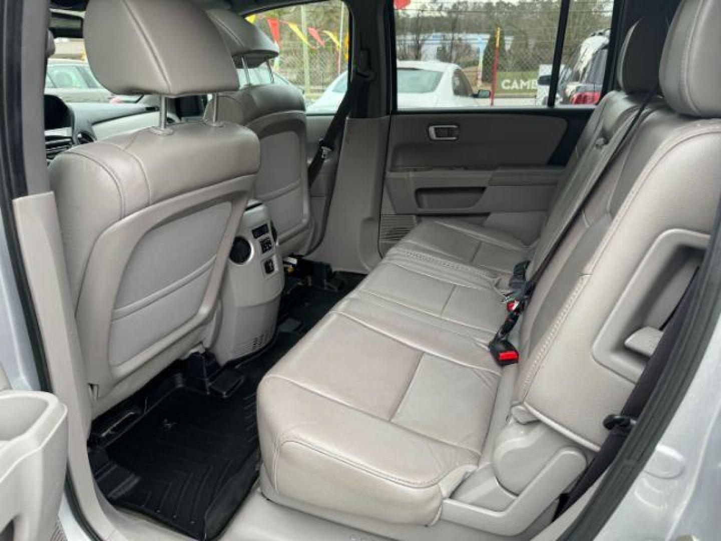 2014 Silver Honda Pilot EX-L 2WD 5-Spd AT with Navigation (5FNYF3H79EB) with an 3.5L V6 SOHC 24V engine, 5-Speed Automatic transmission, located at 1806 Veterans Memorial Hwy SW, Austell, GA, 30168, (770) 944-9558, 33.817959, -84.606987 - Photo#9