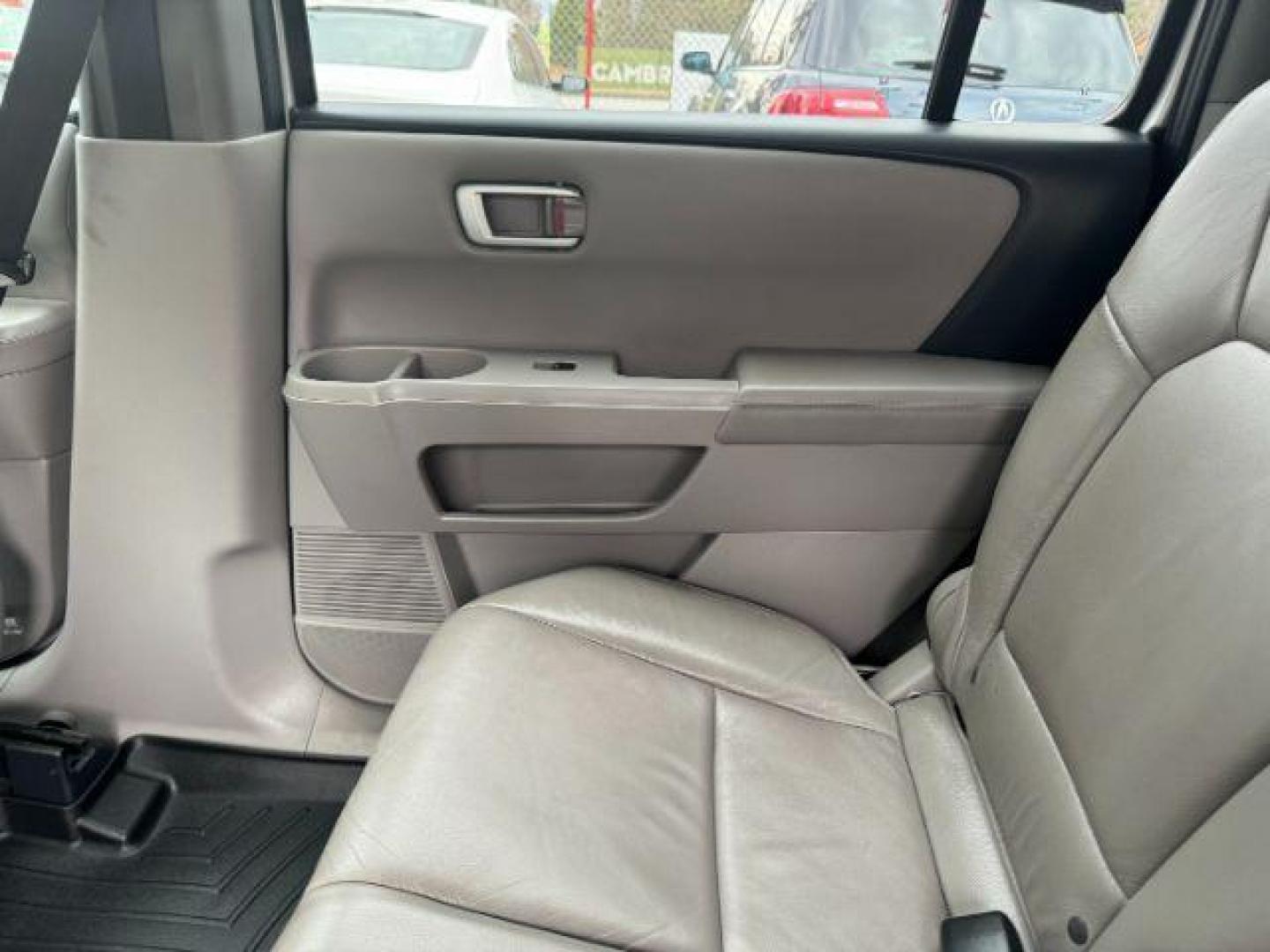 2014 Silver Honda Pilot EX-L 2WD 5-Spd AT with Navigation (5FNYF3H79EB) with an 3.5L V6 SOHC 24V engine, 5-Speed Automatic transmission, located at 1806 Veterans Memorial Hwy SW, Austell, GA, 30168, (770) 944-9558, 33.817959, -84.606987 - Photo#15