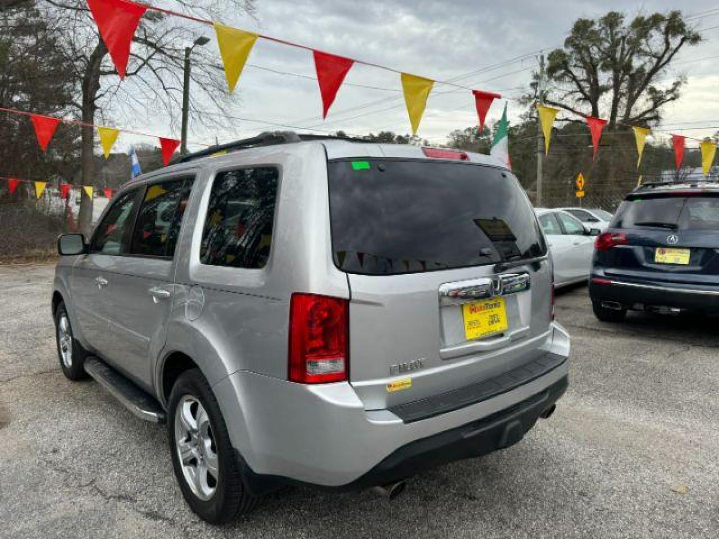 2014 Silver Honda Pilot EX-L 2WD 5-Spd AT with Navigation (5FNYF3H79EB) with an 3.5L V6 SOHC 24V engine, 5-Speed Automatic transmission, located at 1806 Veterans Memorial Hwy SW, Austell, GA, 30168, (770) 944-9558, 33.817959, -84.606987 - Photo#5