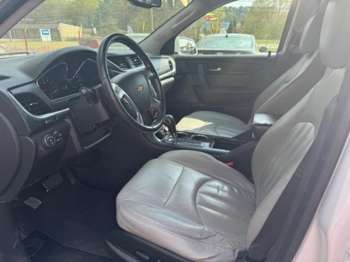 2016 White Chevrolet Traverse 2LT FWD (1GNKRHKD2GJ) with an 3.6L V6 DOHC 24V engine, 6-Speed Automatic transmission, located at 1806 Veterans Memorial Hwy SW, Austell, GA, 30168, (770) 944-9558, 33.817959, -84.606987 - Photo#4