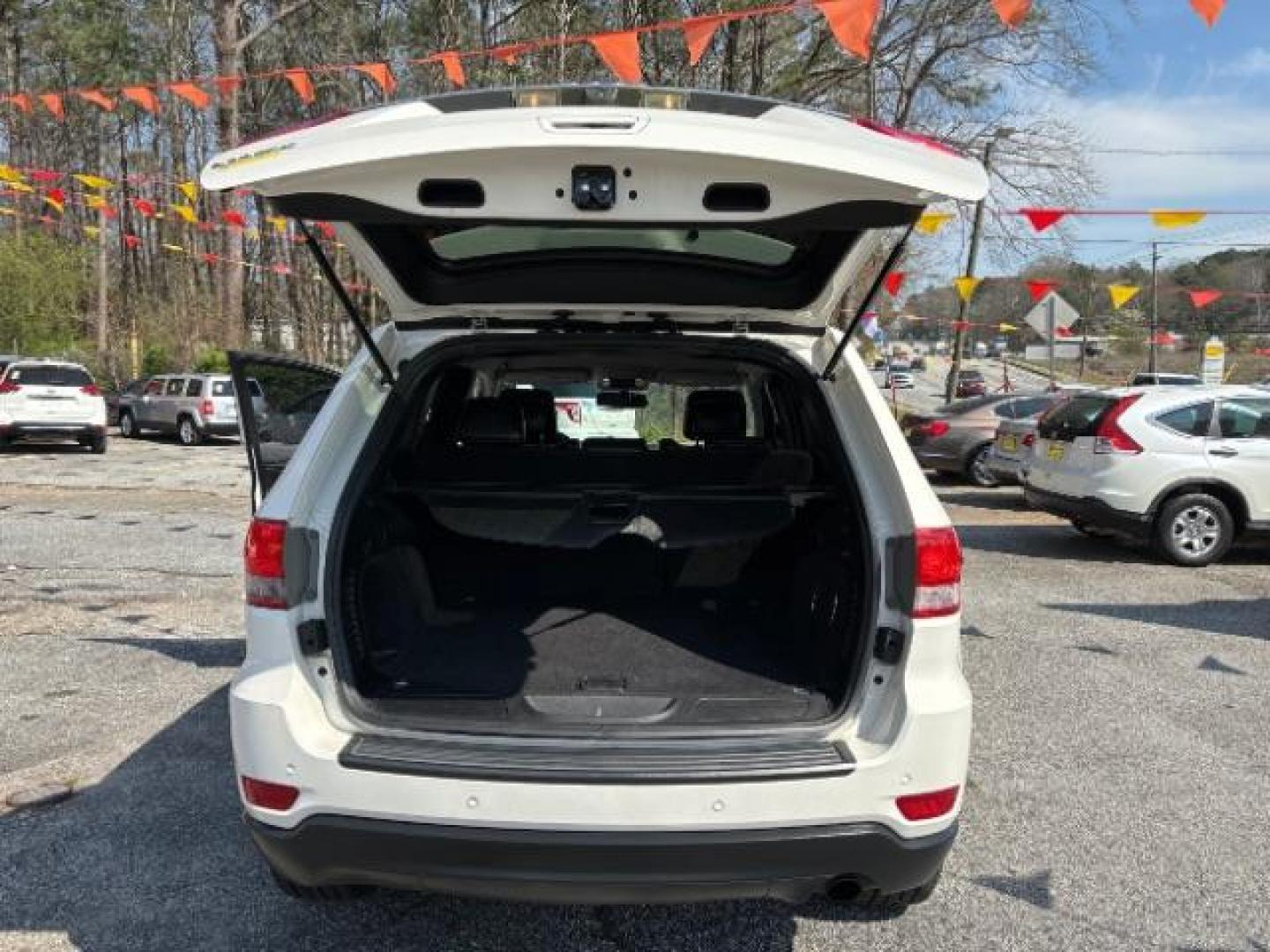 2012 White Jeep Grand Cherokee Laredo 2WD (1C4RJEAG5CC) with an 3.6L V6 DOHC 24V engine, 5-Speed Automatic transmission, located at 1806 Veterans Memorial Hwy SW, Austell, GA, 30168, (770) 944-9558, 33.817959, -84.606987 - Photo#11