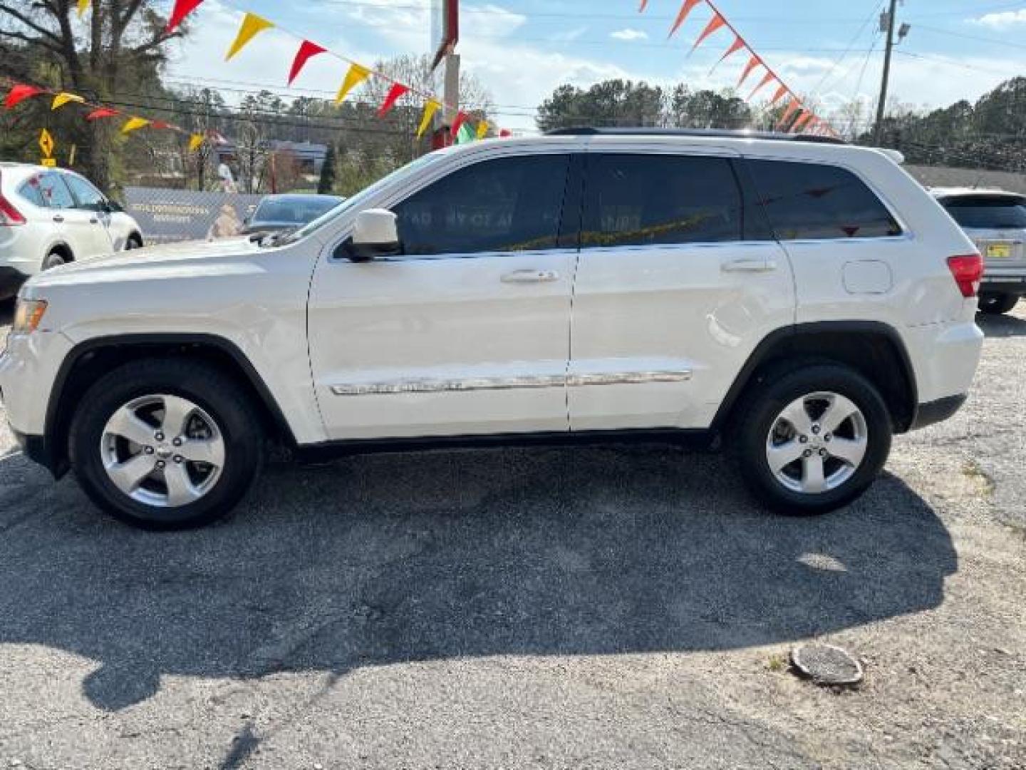 2012 White Jeep Grand Cherokee Laredo 2WD (1C4RJEAG5CC) with an 3.6L V6 DOHC 24V engine, 5-Speed Automatic transmission, located at 1806 Veterans Memorial Hwy SW, Austell, GA, 30168, (770) 944-9558, 33.817959, -84.606987 - Photo#3