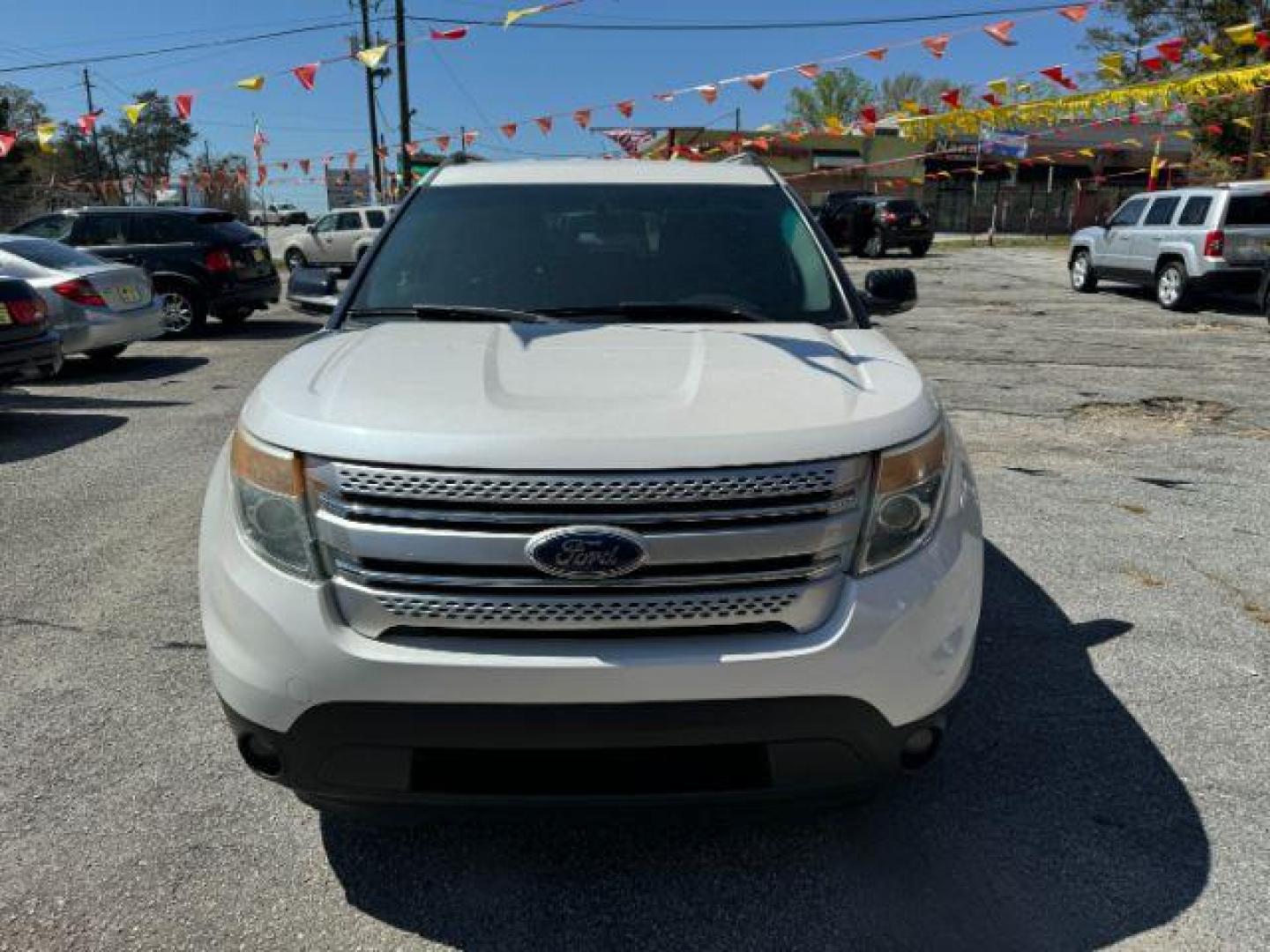 2013 White Ford Explorer XLT FWD (1FM5K7D80DG) with an 3.5L V6 DOHC 24V engine, 6-Speed Automatic transmission, located at 1806 Veterans Memorial Hwy SW, Austell, GA, 30168, (770) 944-9558, 33.817959, -84.606987 - Photo#1