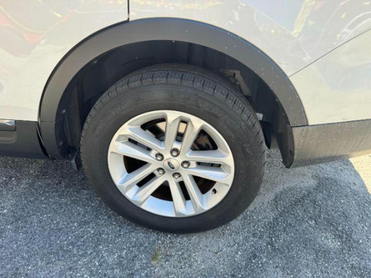 2013 White Ford Explorer XLT FWD (1FM5K7D80DG) with an 3.5L V6 DOHC 24V engine, 6-Speed Automatic transmission, located at 1806 Veterans Memorial Hwy SW, Austell, GA, 30168, (770) 944-9558, 33.817959, -84.606987 - Photo#24