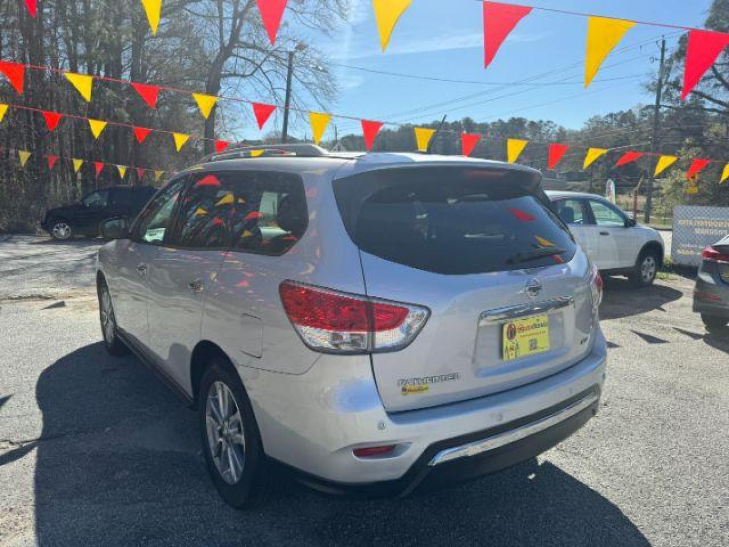 2015 Silver Nissan Pathfinder S 2WD (5N1AR2MN0FC) with an 3.5L V6 DOHC 24V engine, Continuously Variable Transmission transmission, located at 1806 Veterans Memorial Hwy SW, Austell, GA, 30168, (770) 944-9558, 33.817959, -84.606987 - Photo#4