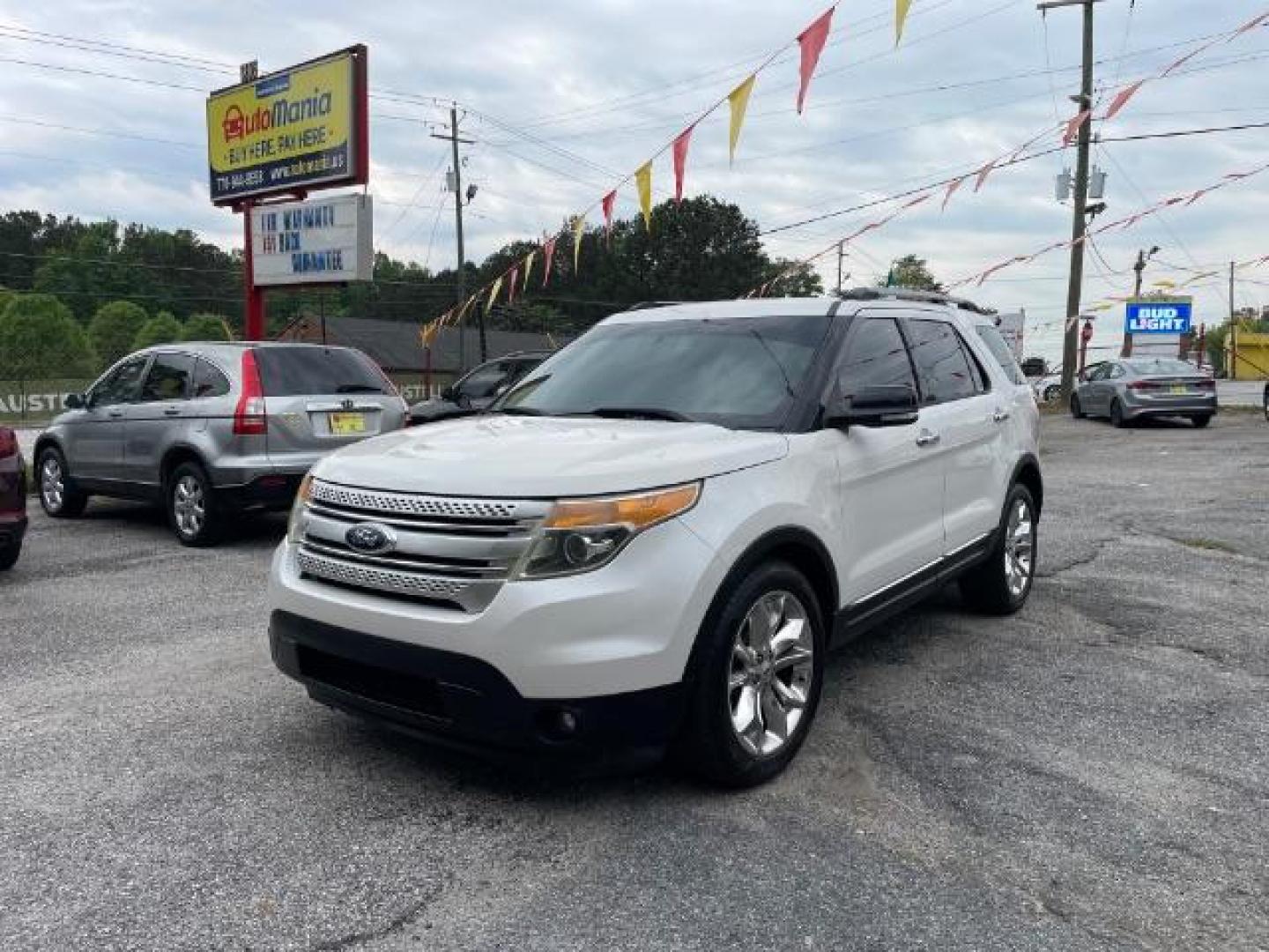 2013 White Ford Explorer XLT FWD (1FM5K7D80DG) with an 3.5L V6 DOHC 24V engine, 6-Speed Automatic transmission, located at 1806 Veterans Memorial Hwy SW, Austell, GA, 30168, (770) 944-9558, 33.817959, -84.606987 - Photo#0