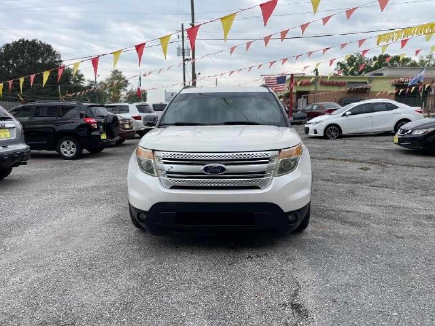 2013 White Ford Explorer XLT FWD (1FM5K7D80DG) with an 3.5L V6 DOHC 24V engine, 6-Speed Automatic transmission, located at 1806 Veterans Memorial Hwy SW, Austell, GA, 30168, (770) 944-9558, 33.817959, -84.606987 - Photo#1