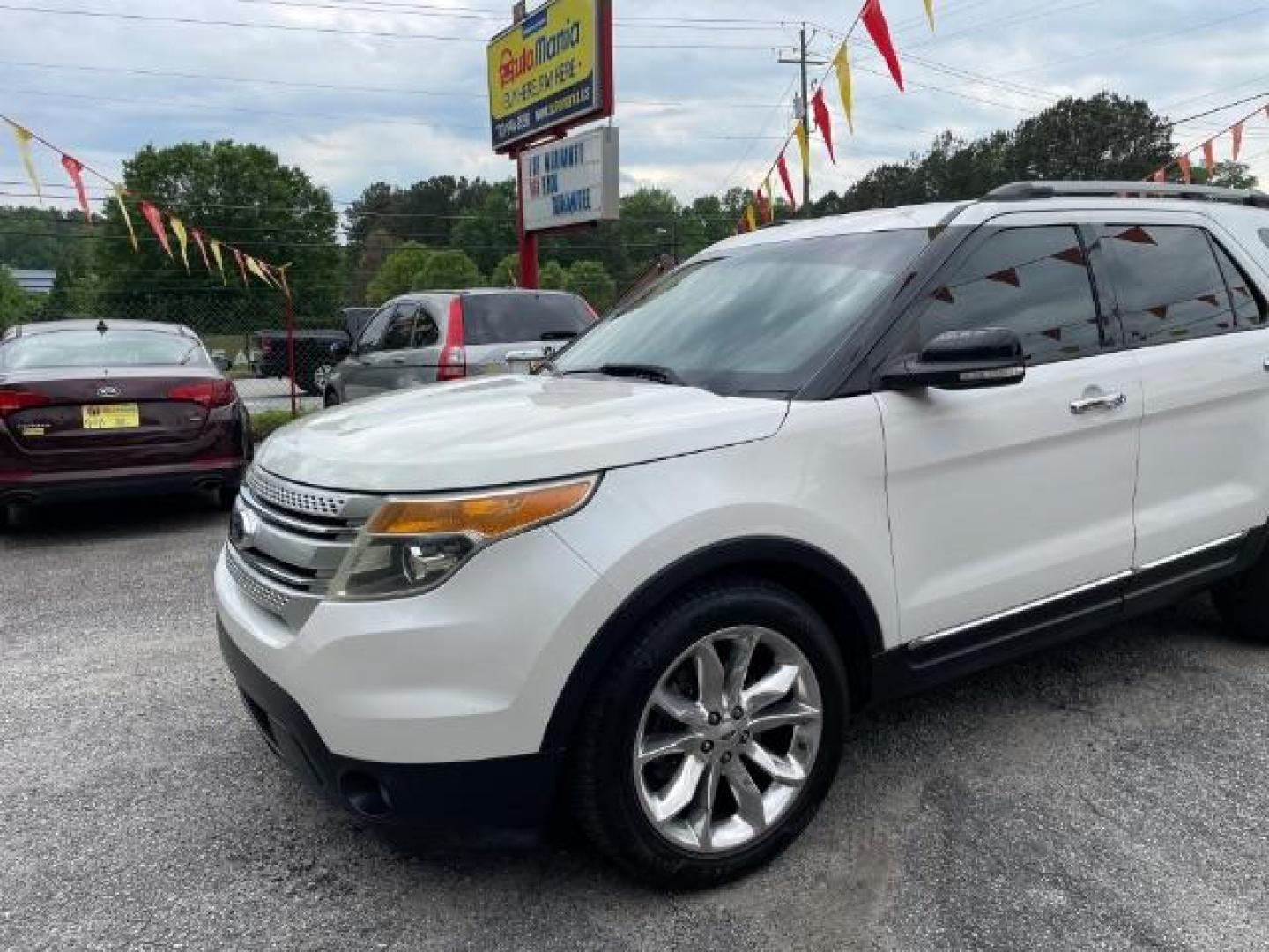 2013 White Ford Explorer XLT FWD (1FM5K7D80DG) with an 3.5L V6 DOHC 24V engine, 6-Speed Automatic transmission, located at 1806 Veterans Memorial Hwy SW, Austell, GA, 30168, (770) 944-9558, 33.817959, -84.606987 - Photo#6