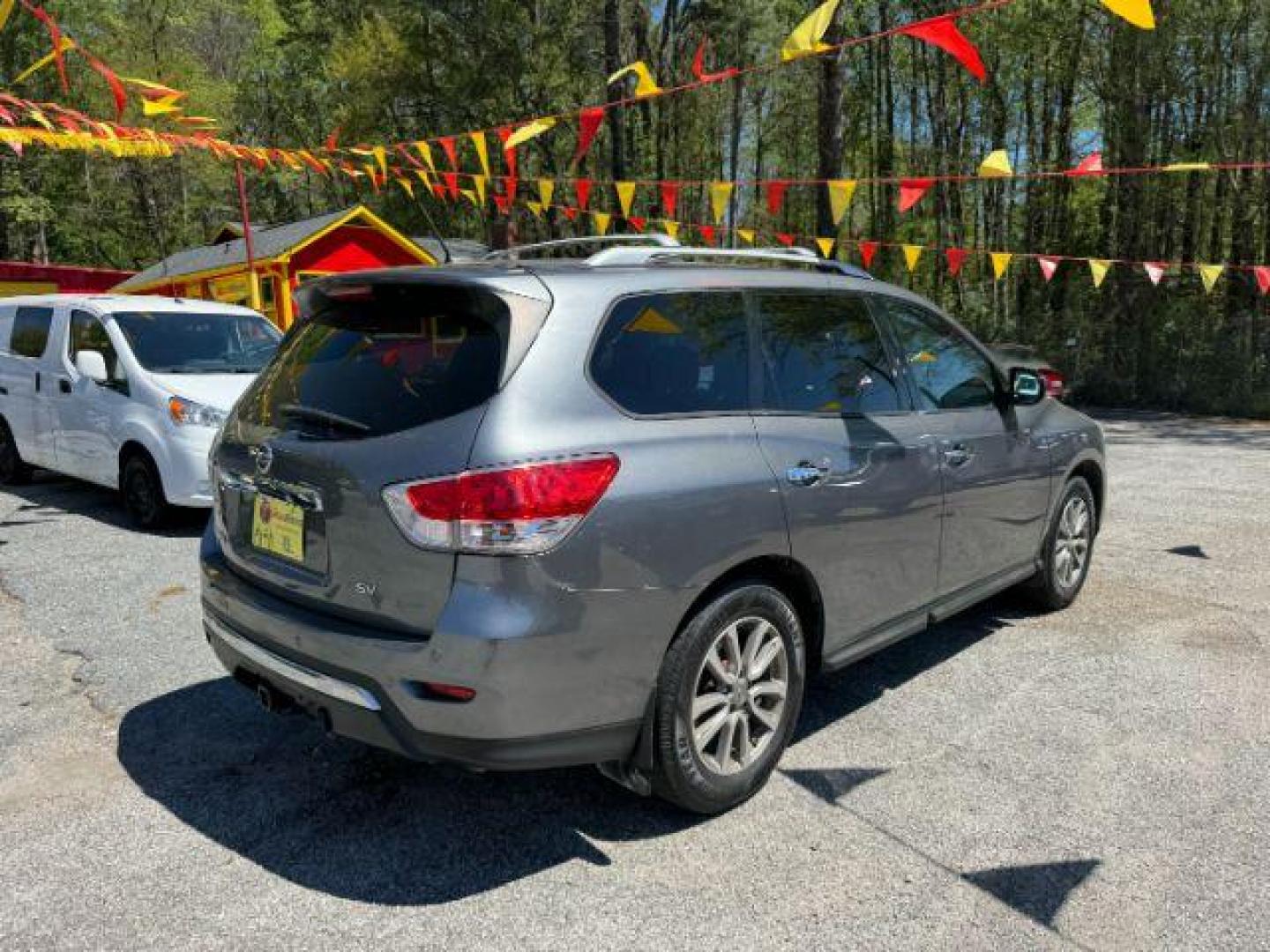 2015 Gray Nissan Pathfinder SV 2WD (5N1AR2MN1FC) with an 3.5L V6 DOHC 24V engine, Continuously Variable Transmission transmission, located at 1806 Veterans Memorial Hwy SW, Austell, GA, 30168, (770) 944-9558, 33.817959, -84.606987 - Photo#3