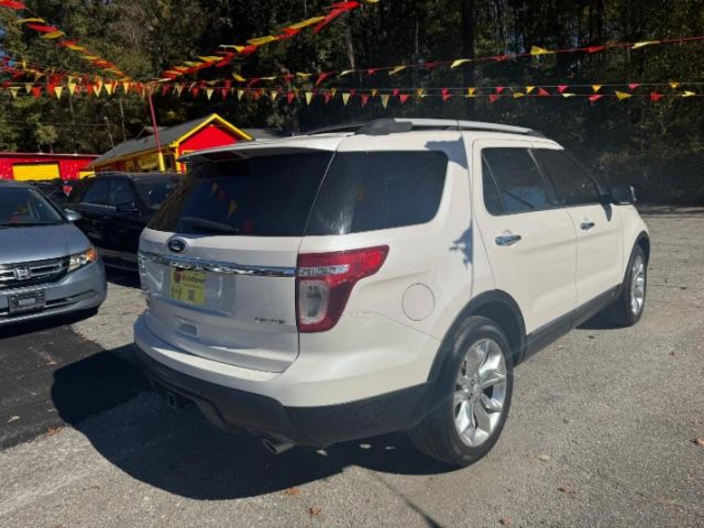 2013 White Ford Explorer XLT FWD (1FM5K7D87DG) with an 3.5L V6 DOHC 24V engine, 6-Speed Automatic transmission, located at 1806 Veterans Memorial Hwy SW, Austell, GA, 30168, (770) 944-9558, 33.817959, -84.606987 - Photo#3