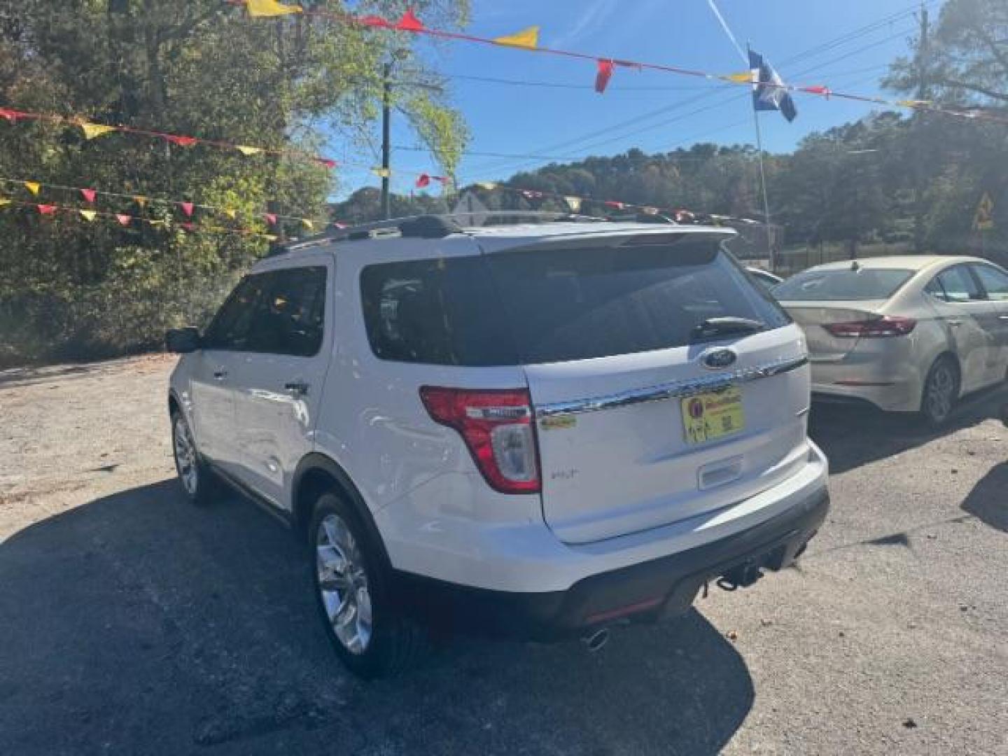 2013 White Ford Explorer XLT FWD (1FM5K7D87DG) with an 3.5L V6 DOHC 24V engine, 6-Speed Automatic transmission, located at 1806 Veterans Memorial Hwy SW, Austell, GA, 30168, (770) 944-9558, 33.817959, -84.606987 - Photo#5