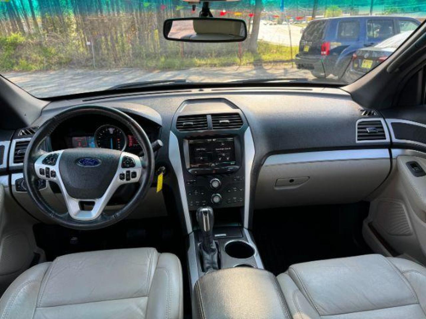 2011 Silver Ford Explorer XLT 4WD (1FMHK8D83BG) with an 3.5L V6 DOHC 24V engine, 6-Speed Automatic transmission, located at 1806 Veterans Memorial Hwy SW, Austell, GA, 30168, (770) 944-9558, 33.817959, -84.606987 - Photo#11