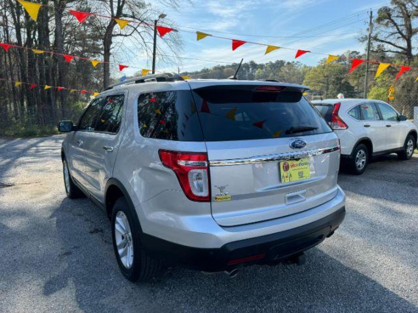 2011 Silver Ford Explorer XLT 4WD (1FMHK8D83BG) with an 3.5L V6 DOHC 24V engine, 6-Speed Automatic transmission, located at 1806 Veterans Memorial Hwy SW, Austell, GA, 30168, (770) 944-9558, 33.817959, -84.606987 - Photo#5