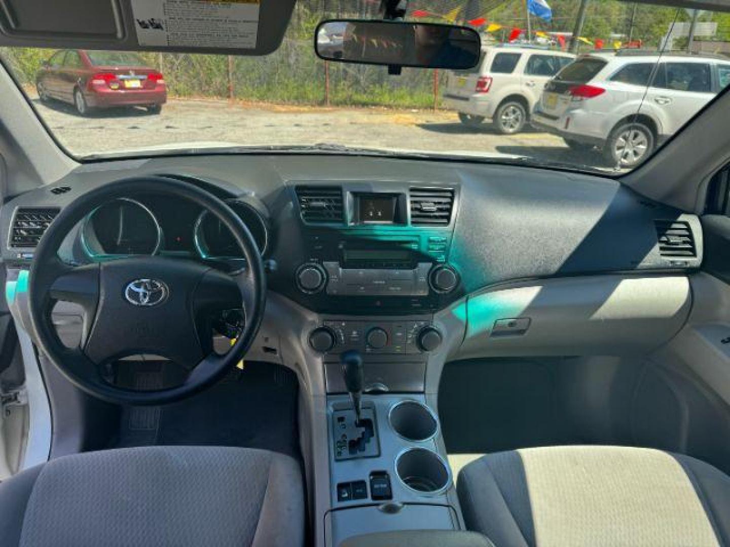 2008 White Toyota Highlander Base 4WD (JTEES41A782) with an 3.5L V6 DOHC 24V engine, 5-Speed Automatic transmission, located at 1806 Veterans Memorial Hwy SW, Austell, GA, 30168, (770) 944-9558, 33.817959, -84.606987 - Photo#10