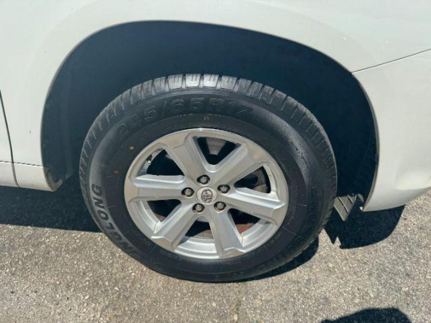 2008 White Toyota Highlander Base 4WD (JTEES41A782) with an 3.5L V6 DOHC 24V engine, 5-Speed Automatic transmission, located at 1806 Veterans Memorial Hwy SW, Austell, GA, 30168, (770) 944-9558, 33.817959, -84.606987 - Photo#20