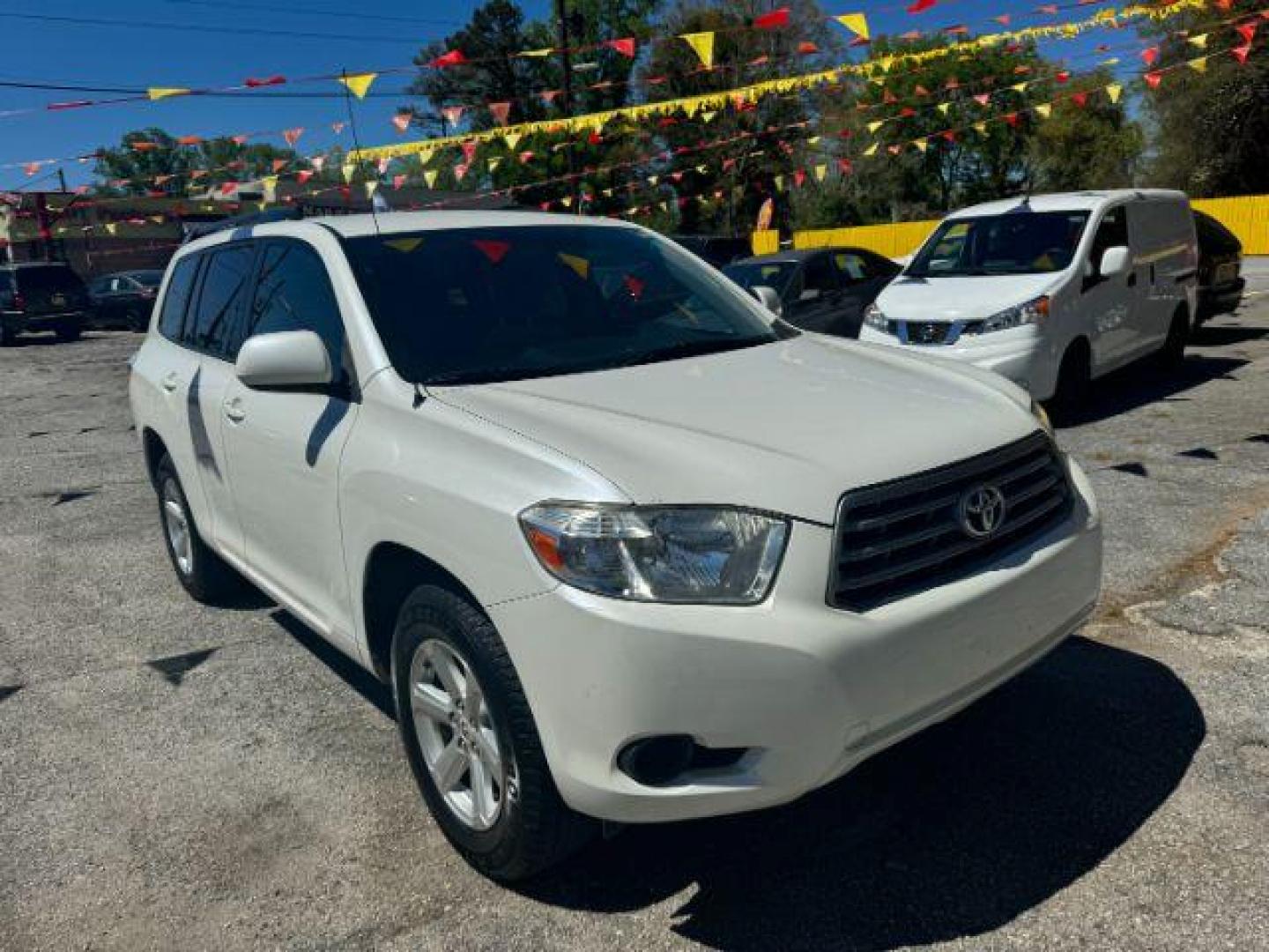 2008 White Toyota Highlander Base 4WD (JTEES41A782) with an 3.5L V6 DOHC 24V engine, 5-Speed Automatic transmission, located at 1806 Veterans Memorial Hwy SW, Austell, GA, 30168, (770) 944-9558, 33.817959, -84.606987 - Photo#2