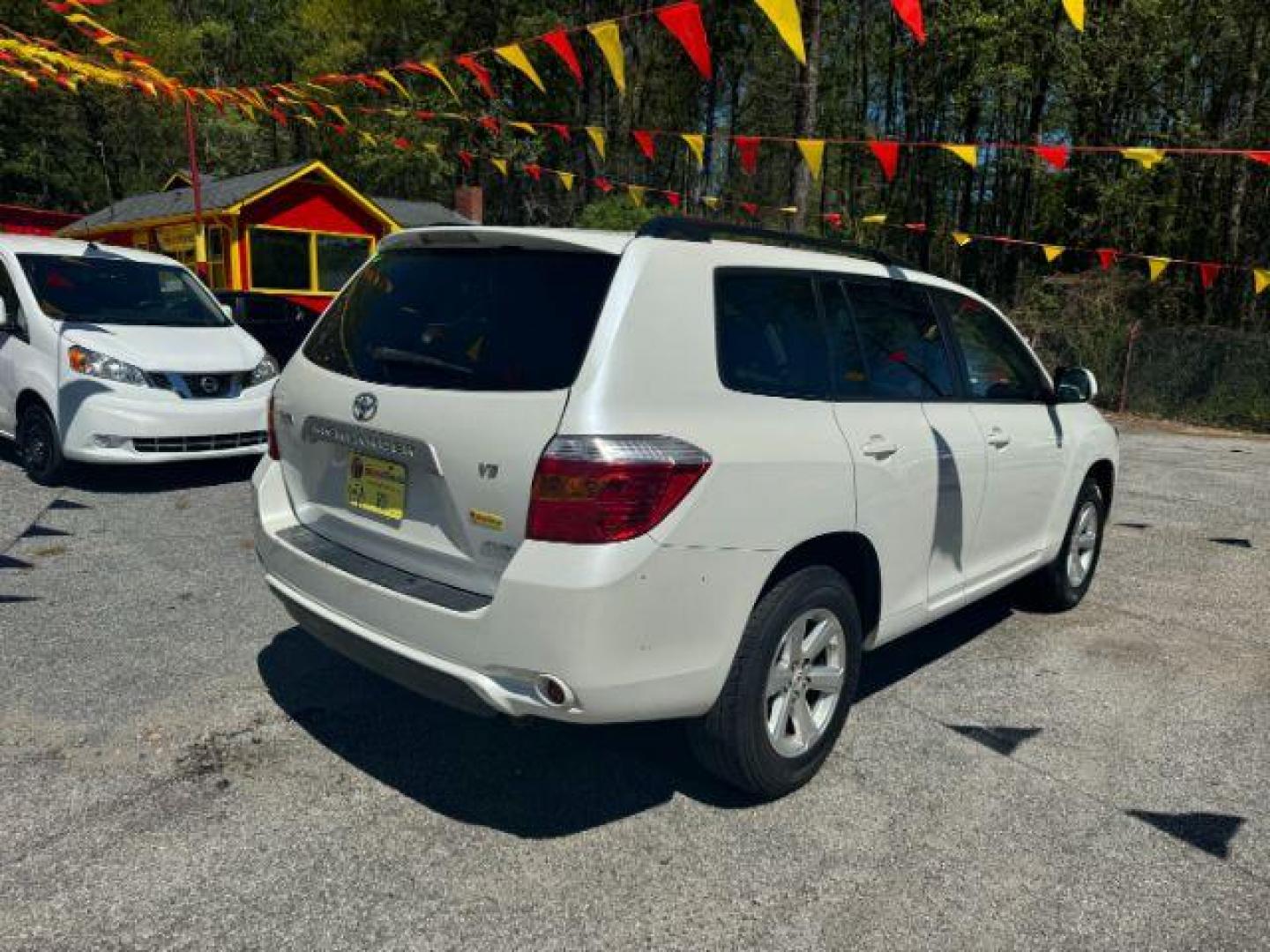 2008 White Toyota Highlander Base 4WD (JTEES41A782) with an 3.5L V6 DOHC 24V engine, 5-Speed Automatic transmission, located at 1806 Veterans Memorial Hwy SW, Austell, GA, 30168, (770) 944-9558, 33.817959, -84.606987 - Photo#3