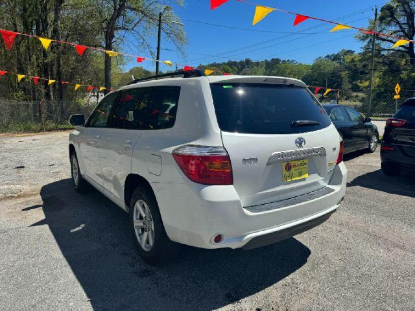 2008 White Toyota Highlander Base 4WD (JTEES41A782) with an 3.5L V6 DOHC 24V engine, 5-Speed Automatic transmission, located at 1806 Veterans Memorial Hwy SW, Austell, GA, 30168, (770) 944-9558, 33.817959, -84.606987 - Photo#5