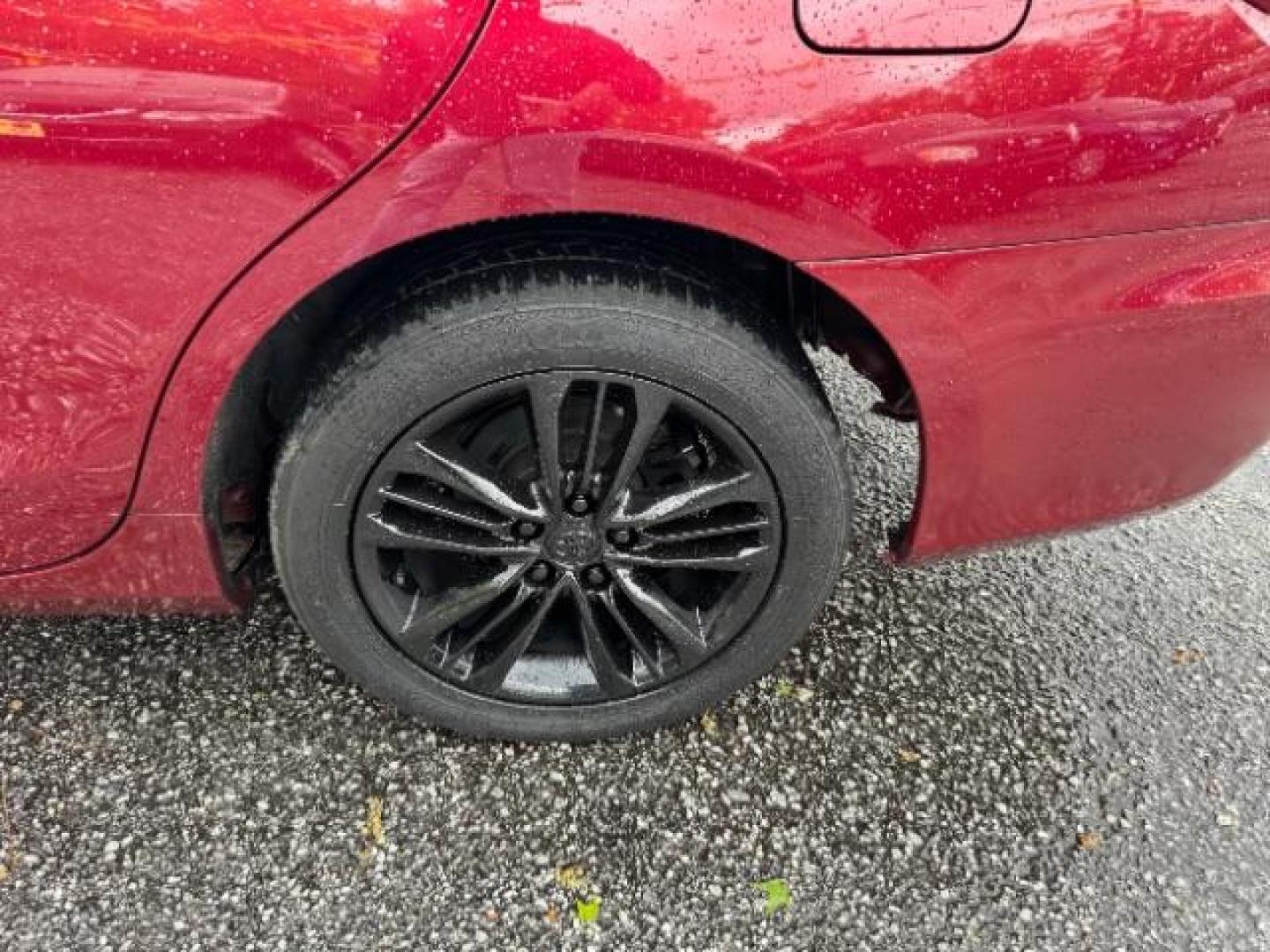 2016 Red Toyota Camry SE (4T1BF1FK4GU) with an 2.5L L4 DOHC 16V engine, 6-Speed Automatic transmission, located at 1806 Veterans Memorial Hwy SW, Austell, GA, 30168, (770) 944-9558, 33.817959, -84.606987 - Photo#20